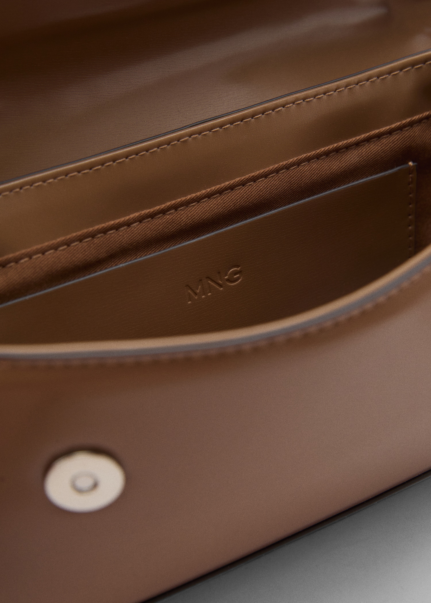 Shoulder bag with strap - Details of the article 4