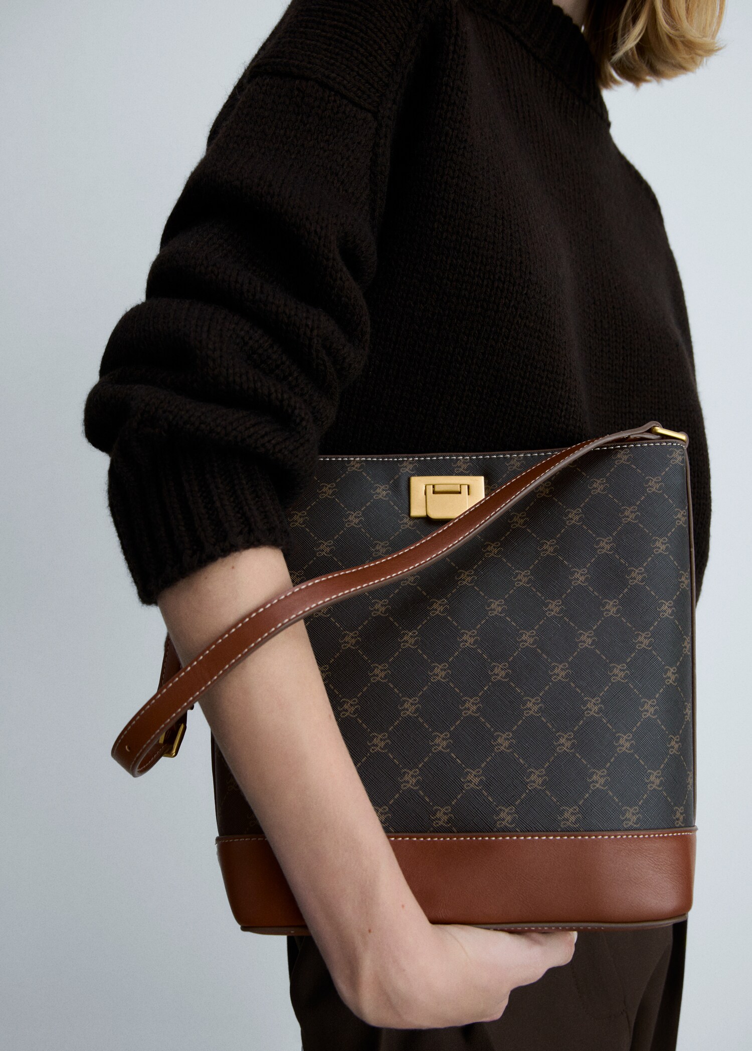 Shopper bag with metallic detail - Details of the article 9