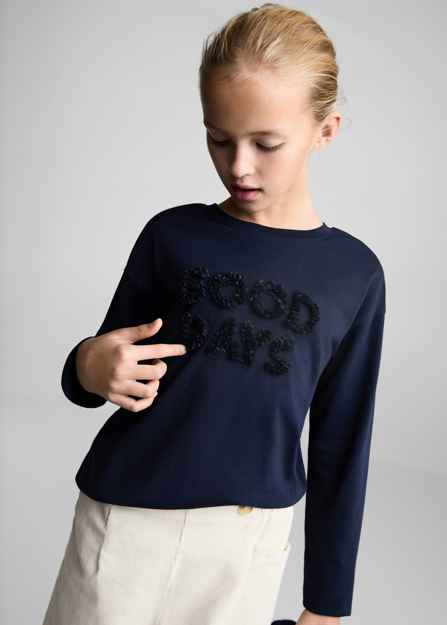 Camiseta detalles relieve - Plano medio