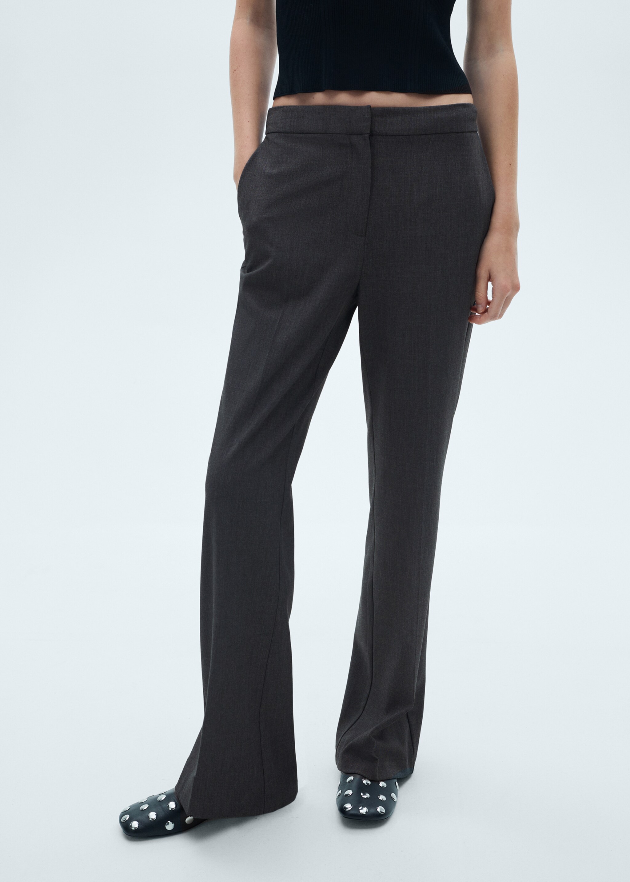 Pantalón traje flare - Plano medio