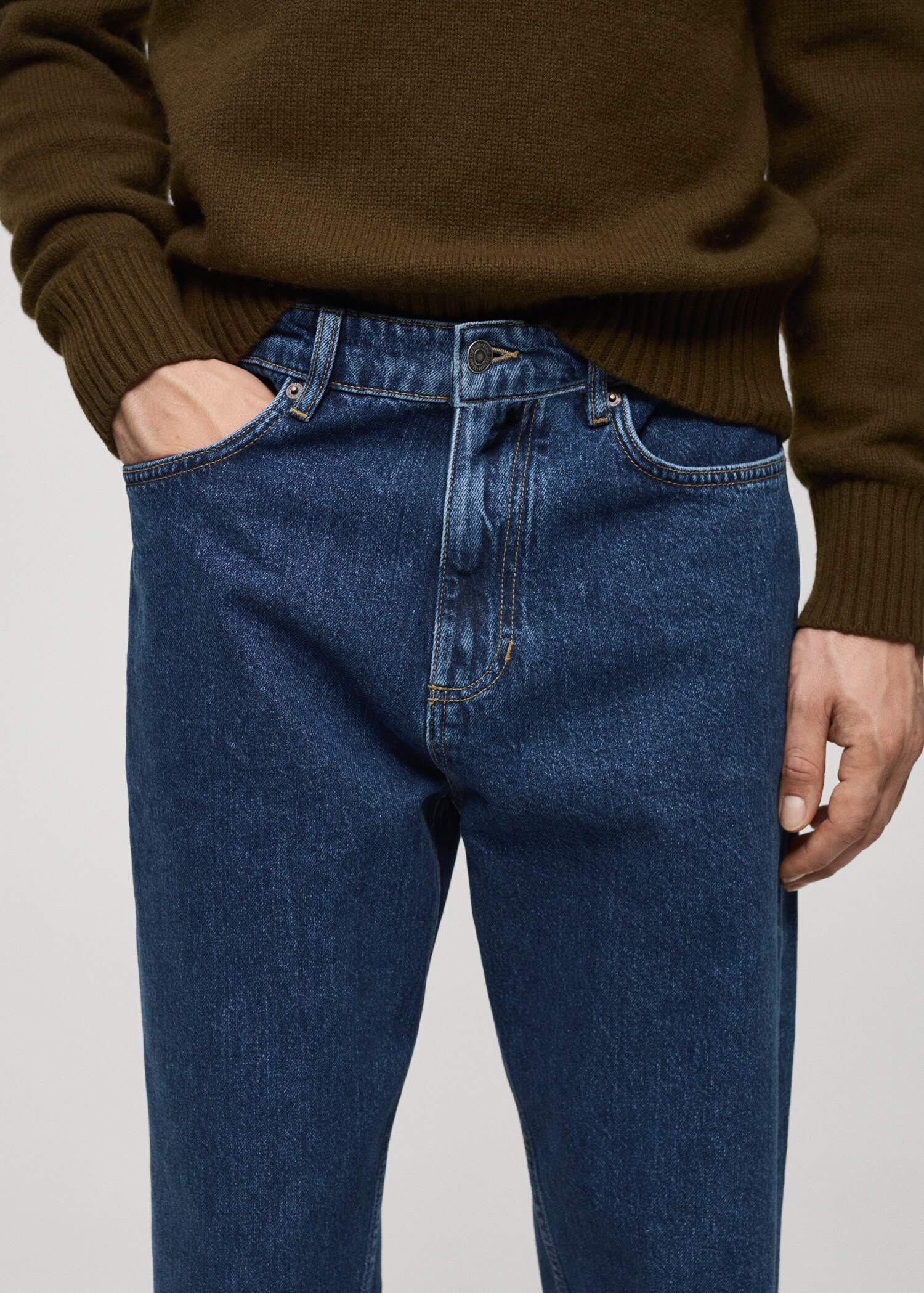 Jean tapered-fit délavé foncé - Détail de l'article 1