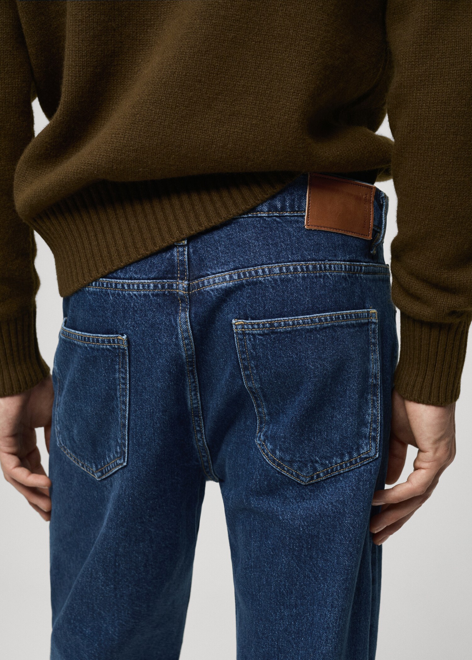 Jean tapered-fit délavé foncé - Détail de l'article 6