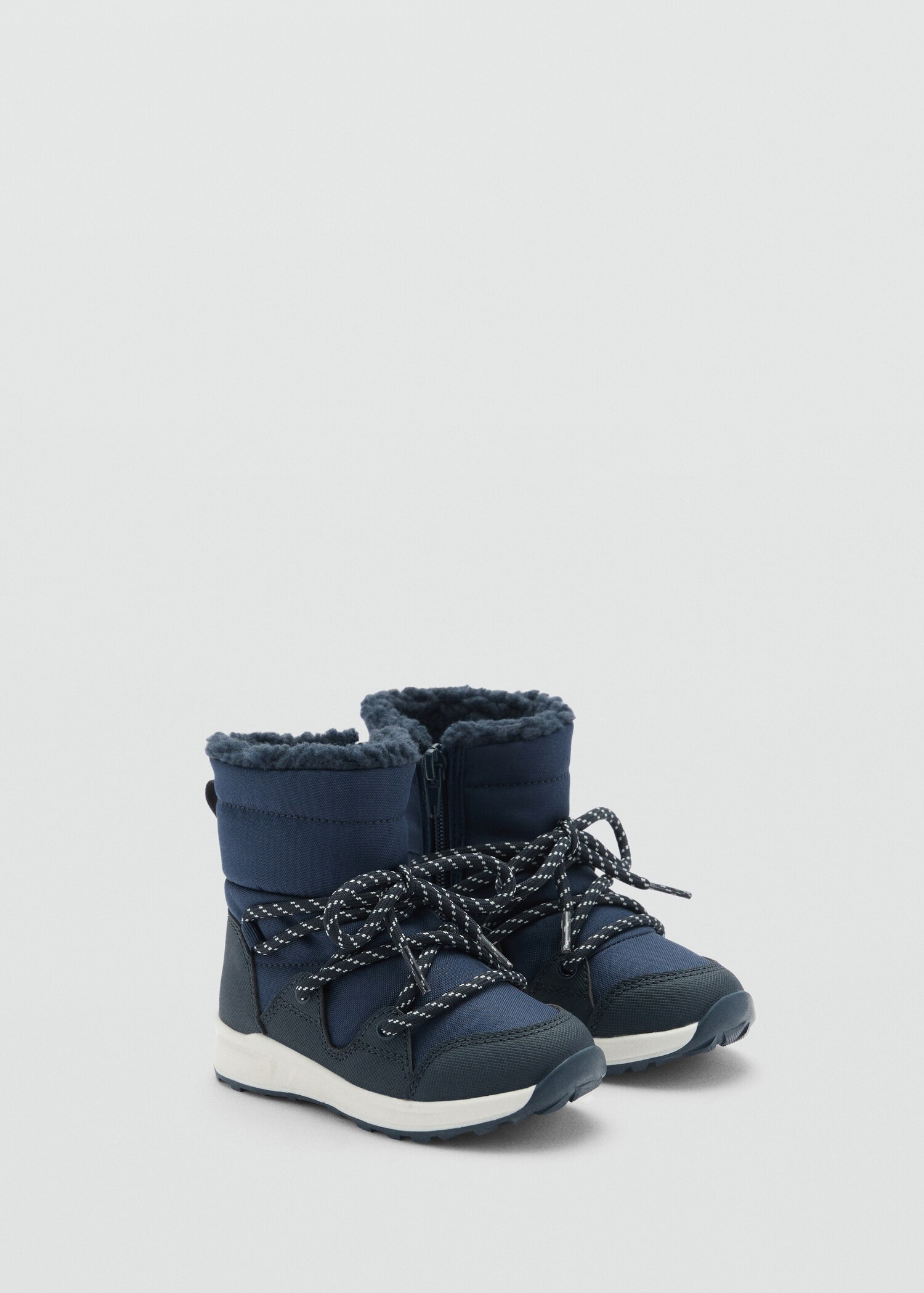 Bottines à lacets - Plan moyen