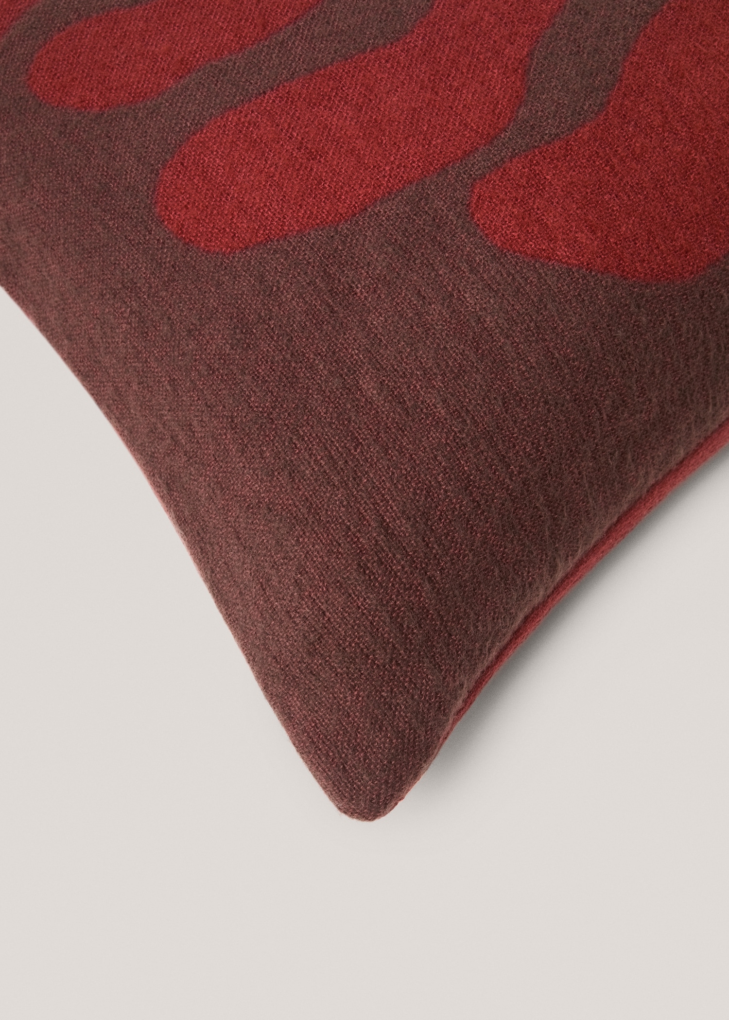 Cotton cushion cover with leaf design - Details of the article 4