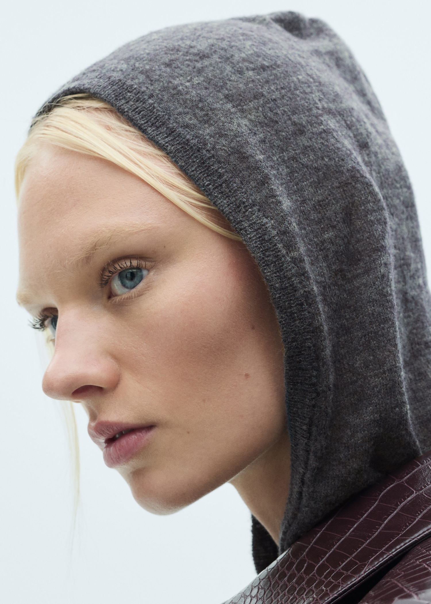 Hooded knit sweater - Details of the article 1