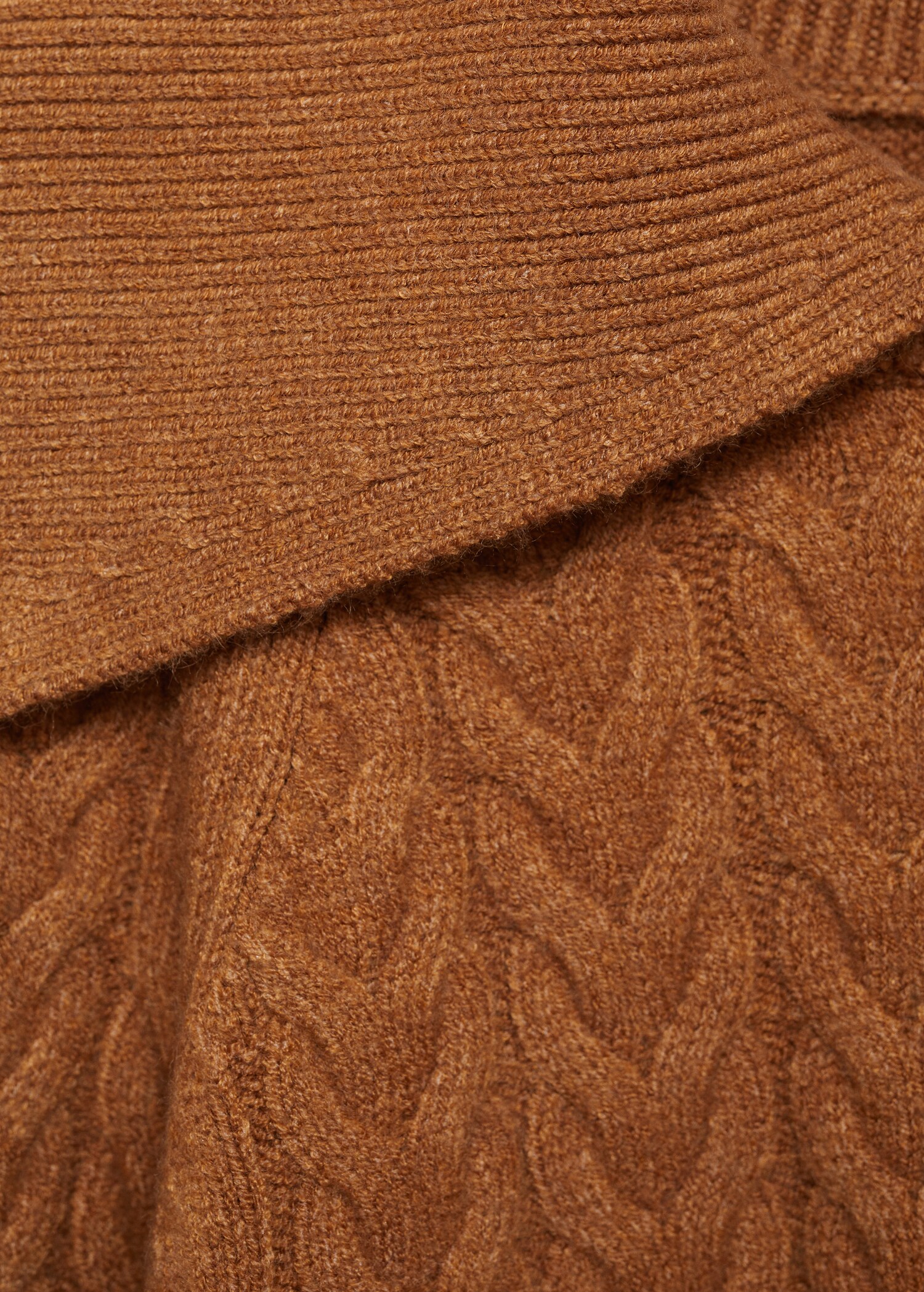 Pull-over torsadé col revers - Détail de l'article 8