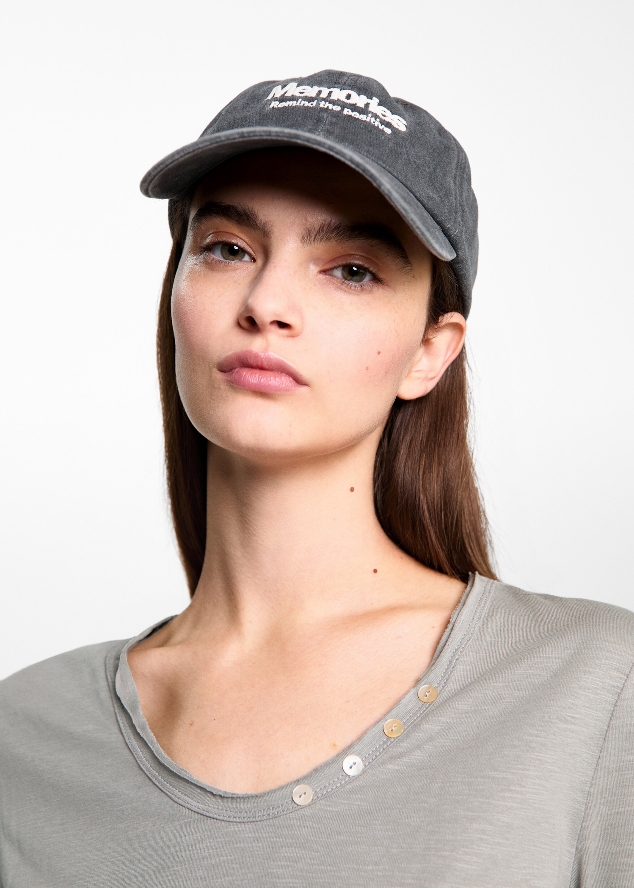 Buttoned long sleeve t-shirt - Details of the article 1