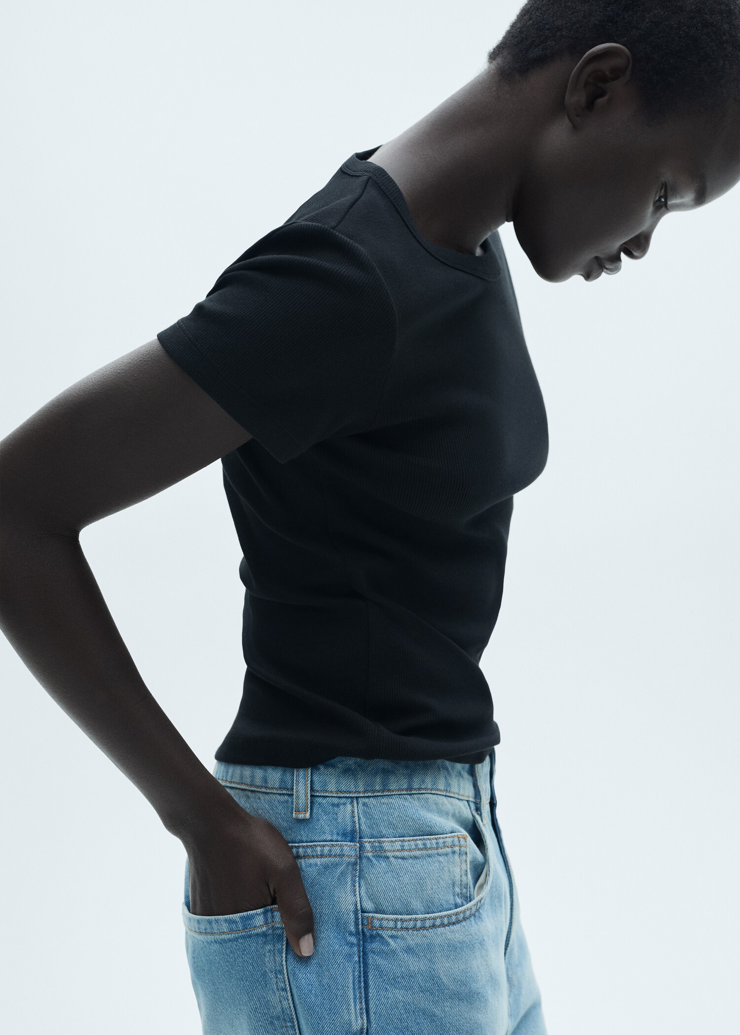 Short-sleeved cotton t-shirt - Details of the article 6