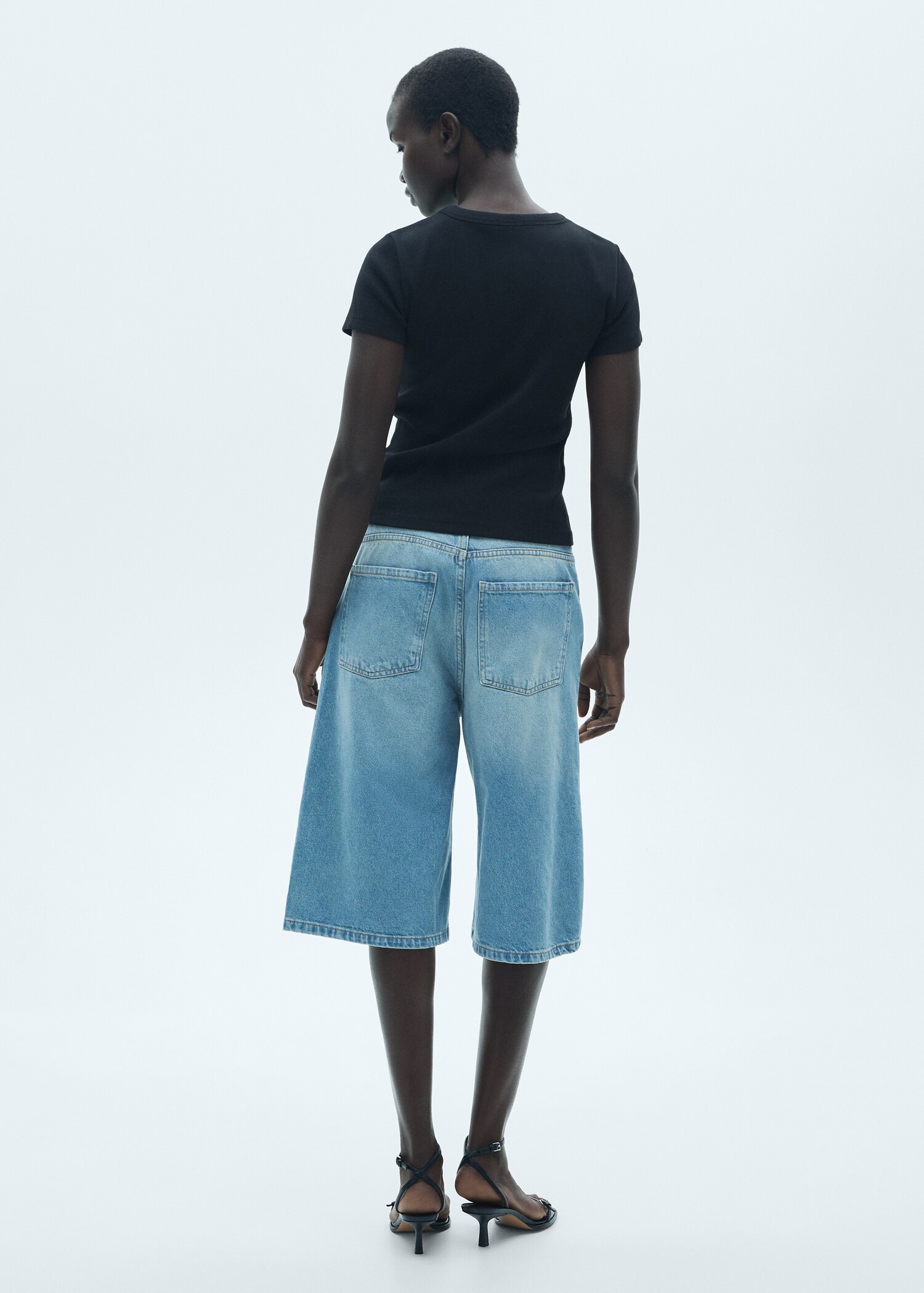 Short-sleeved cotton t-shirt - Reverse of the article