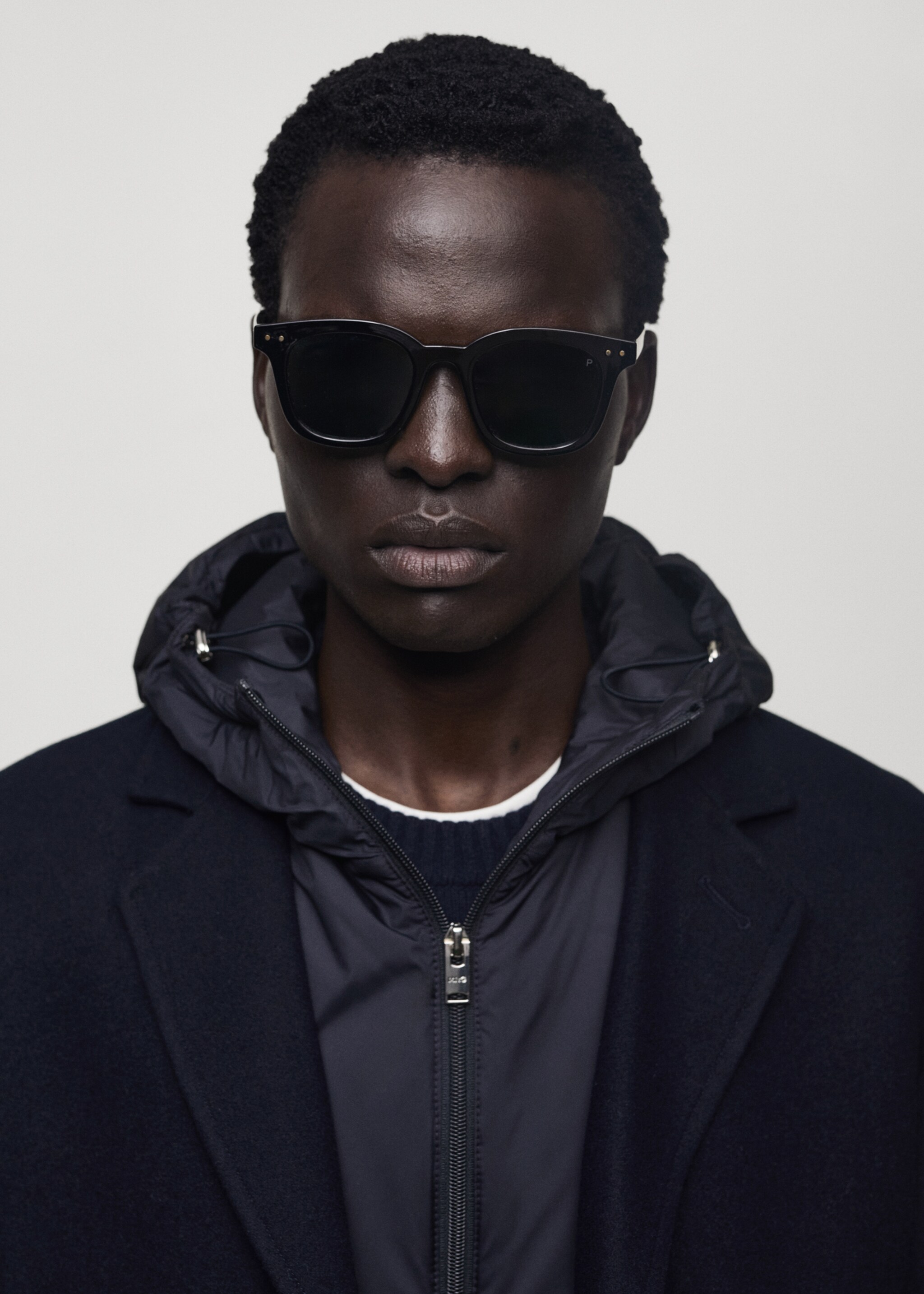 Wool coat with quilted interior hood - Details of the article 1