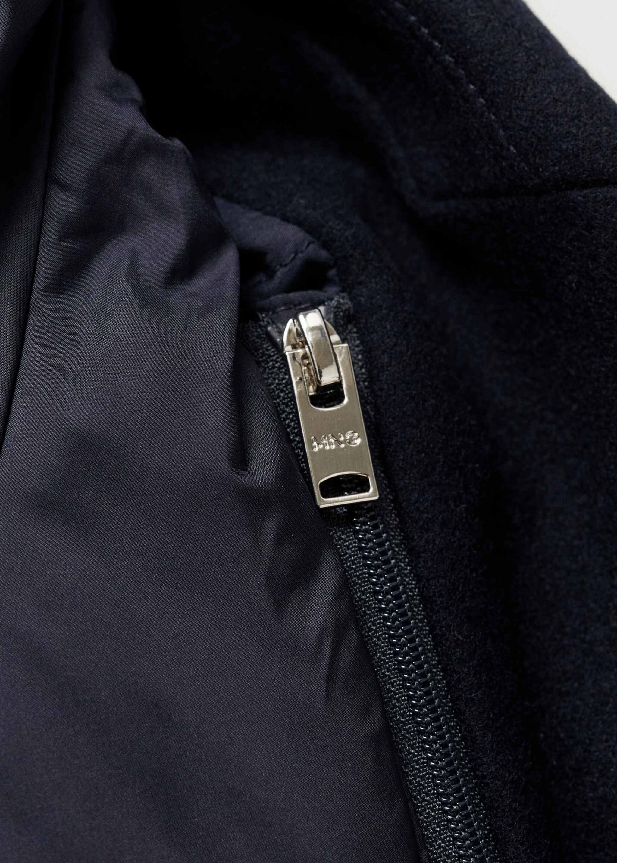 Wool coat with quilted interior hood - Details of the article 8