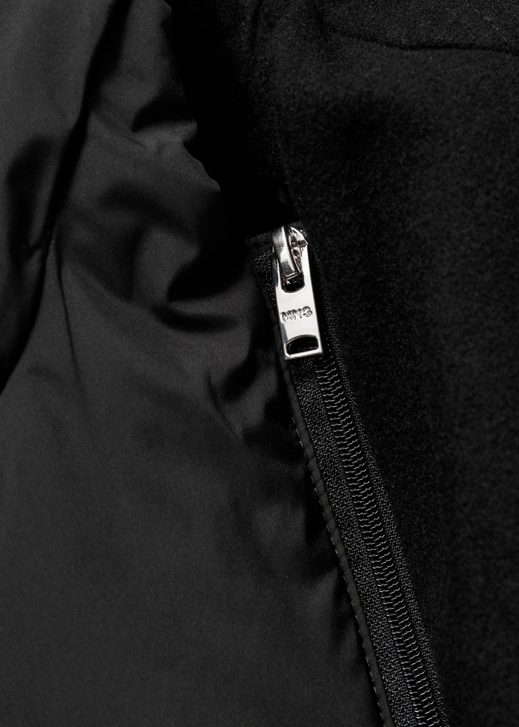 Wool coat with quilted interior hood - Details of the article 0