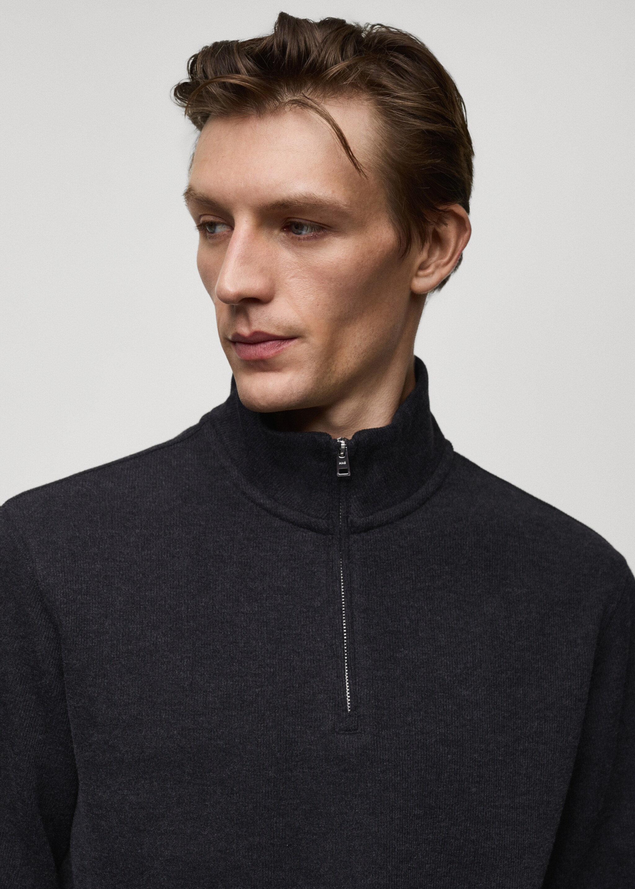Geripptes Sweatshirt mit Kaminkragen - Detail des Artikels 1