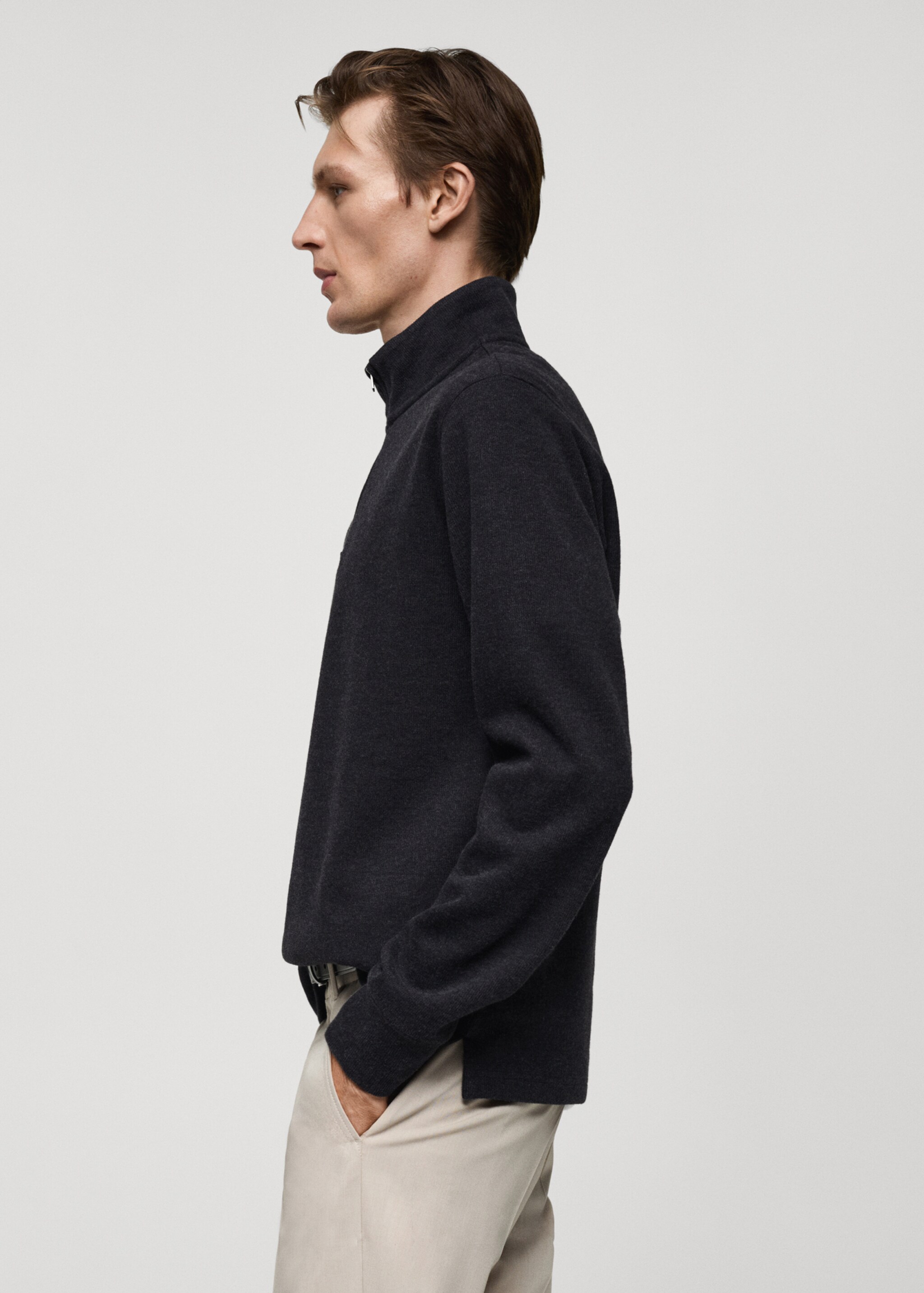 Geripptes Sweatshirt mit Kaminkragen - Detail des Artikels 2