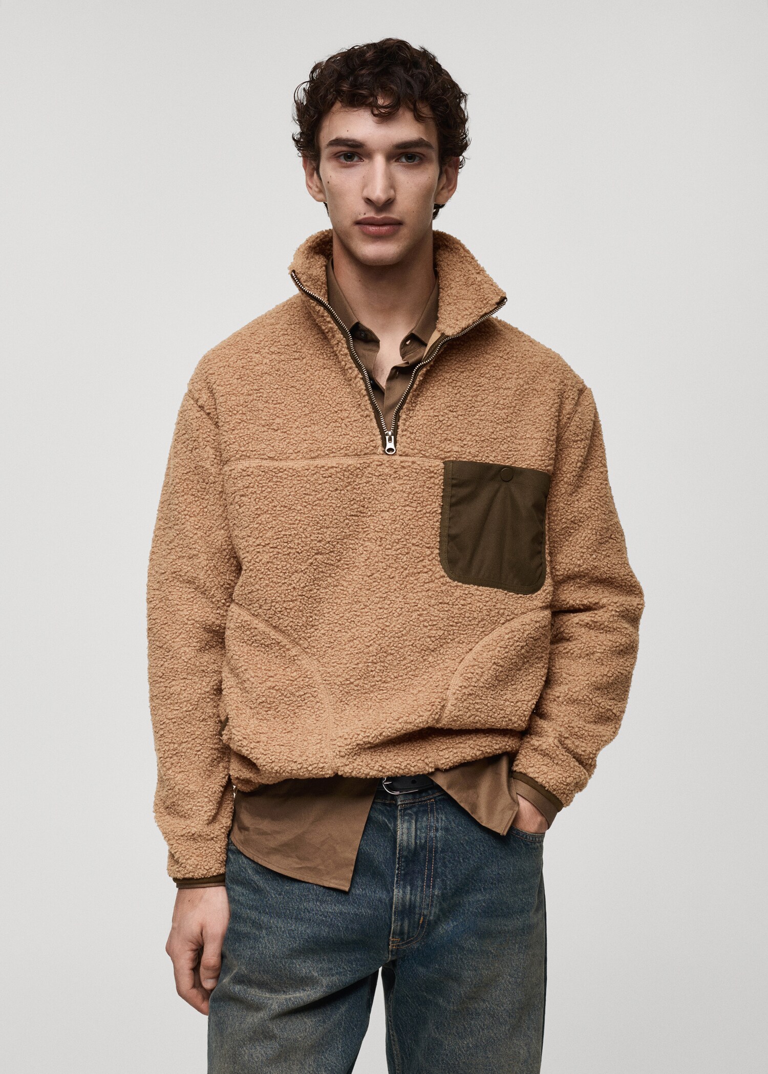 Sweat-shirt imitation mouton retourné poche - Plan moyen