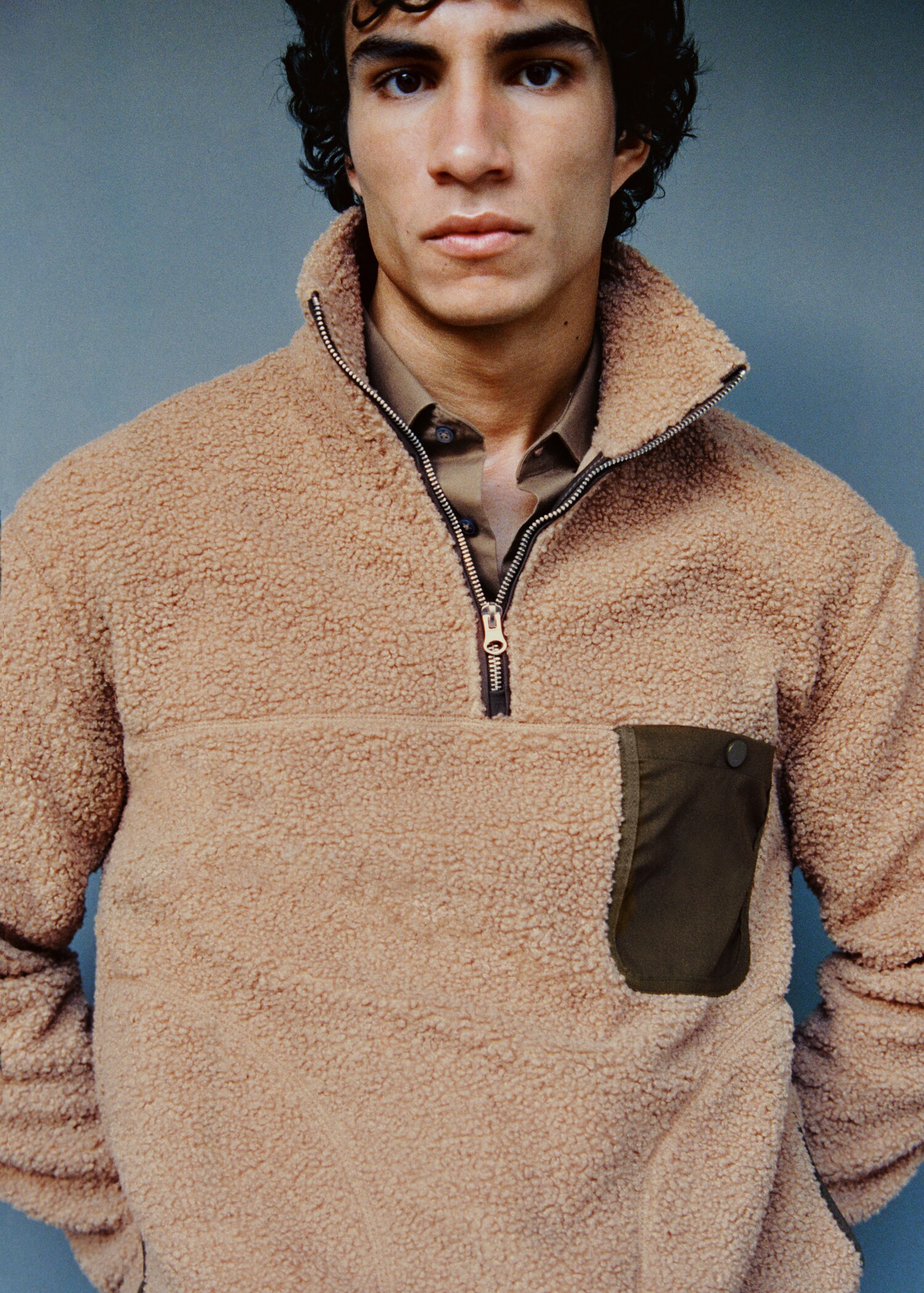 Sweat-shirt imitation mouton retourné poche - Détail de l'article 3