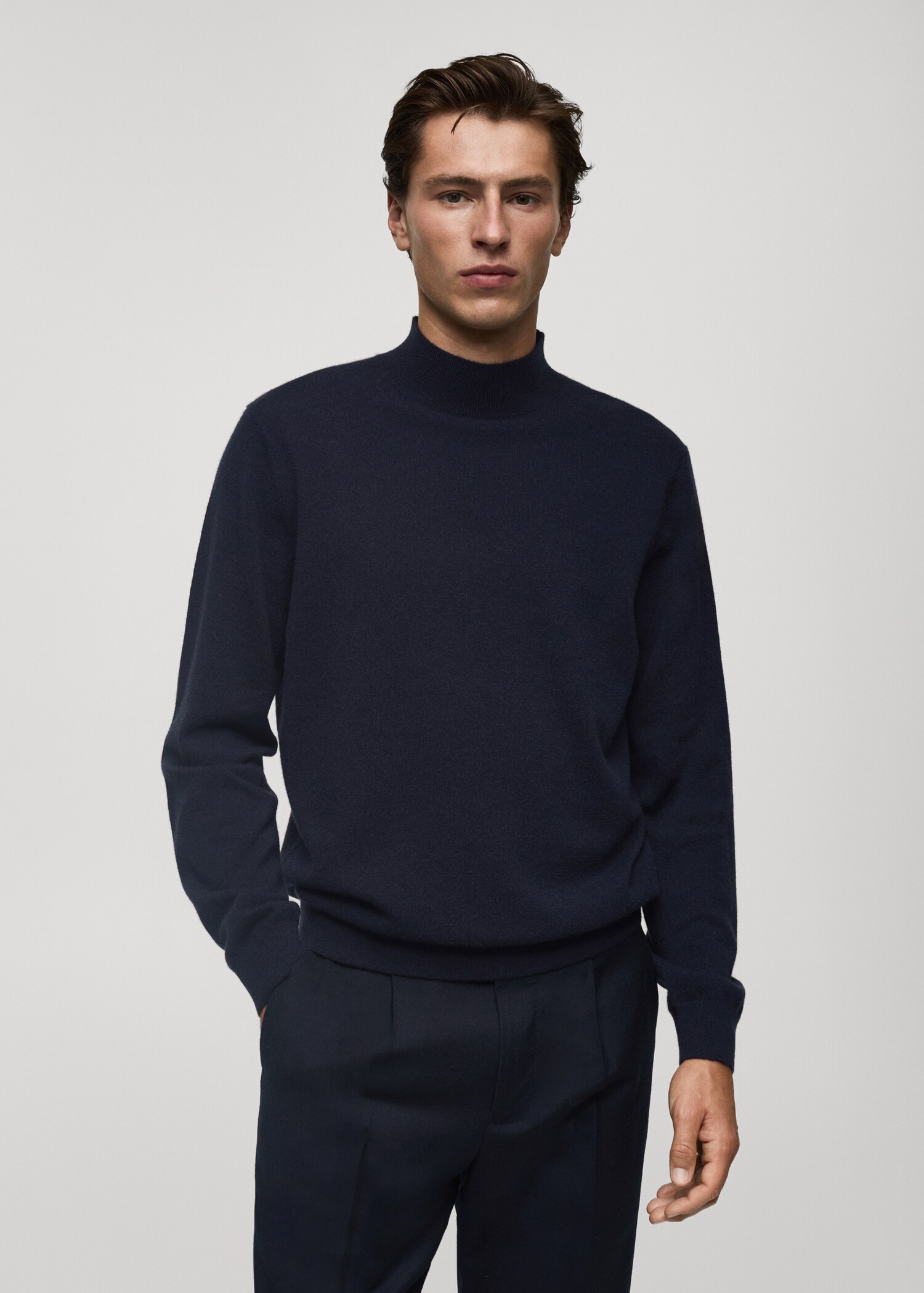 Pull-over 100 % cachemire col montant - Plan moyen