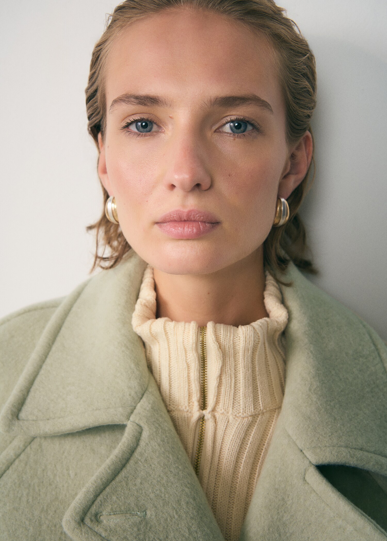 Woollen coat with belt - Details of the article 1