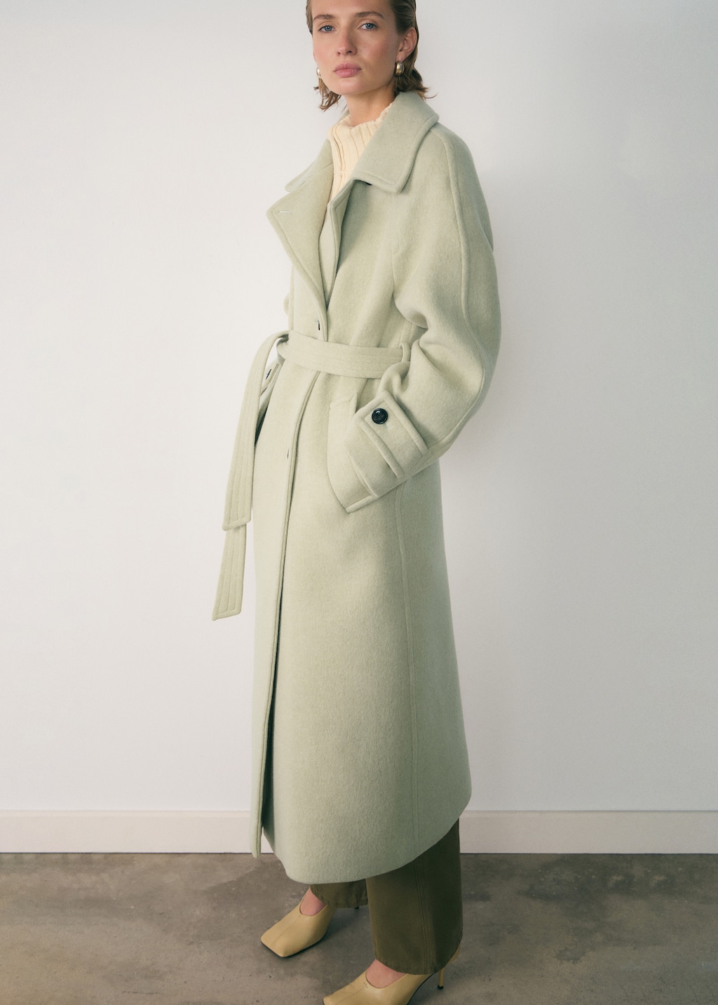 Woollen coat with belt