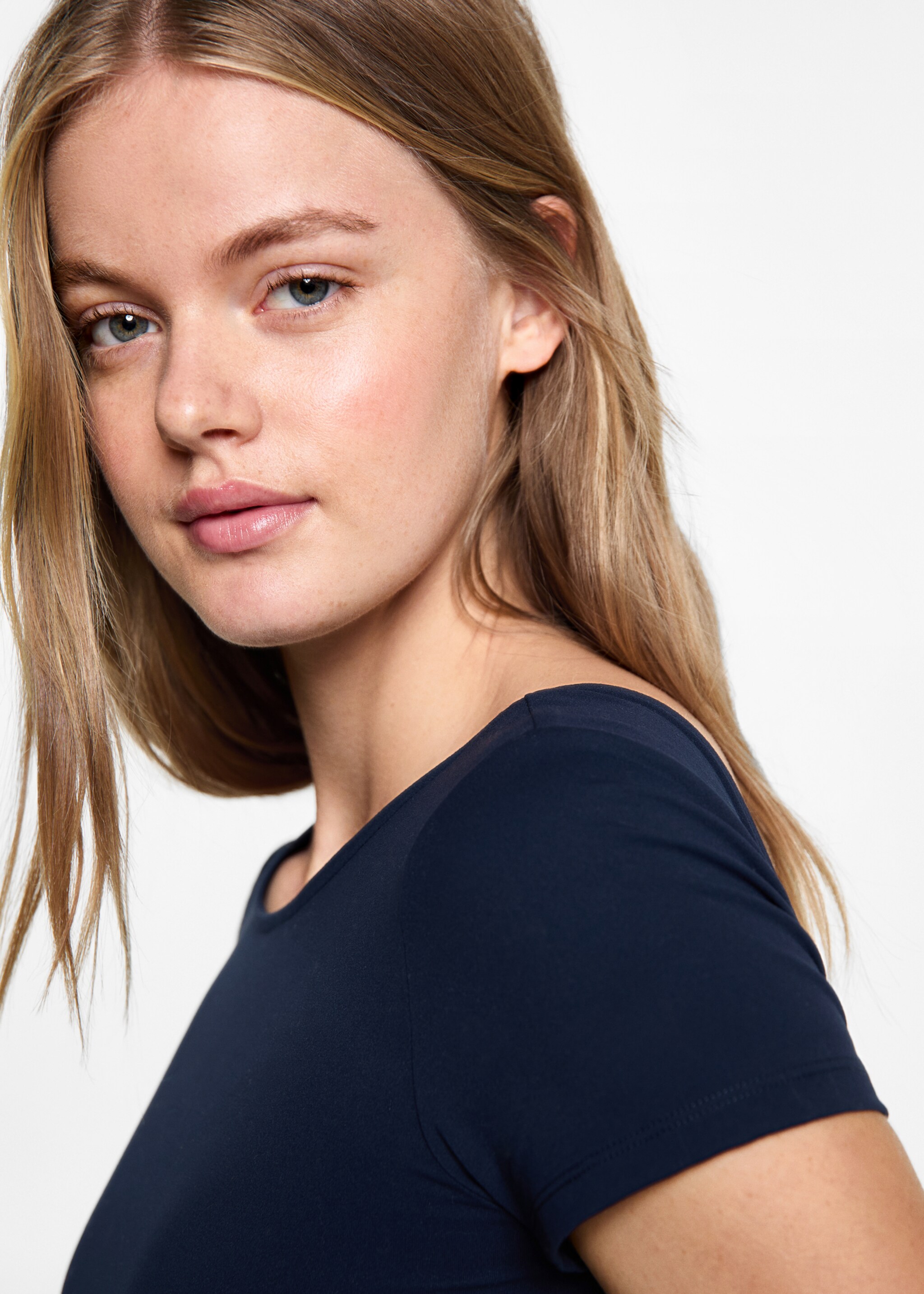 Sporty top - Details of the article 1