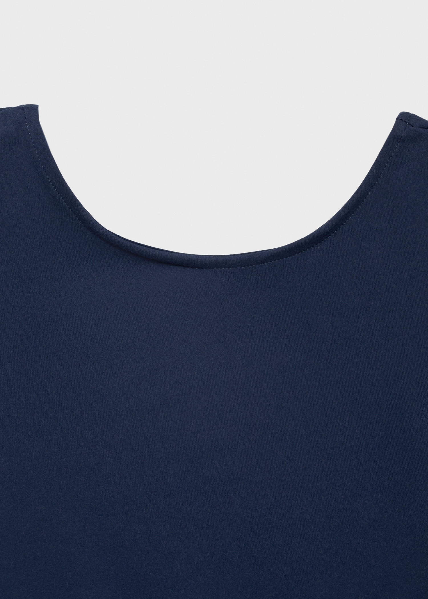 Sporty top - Details of the article 8