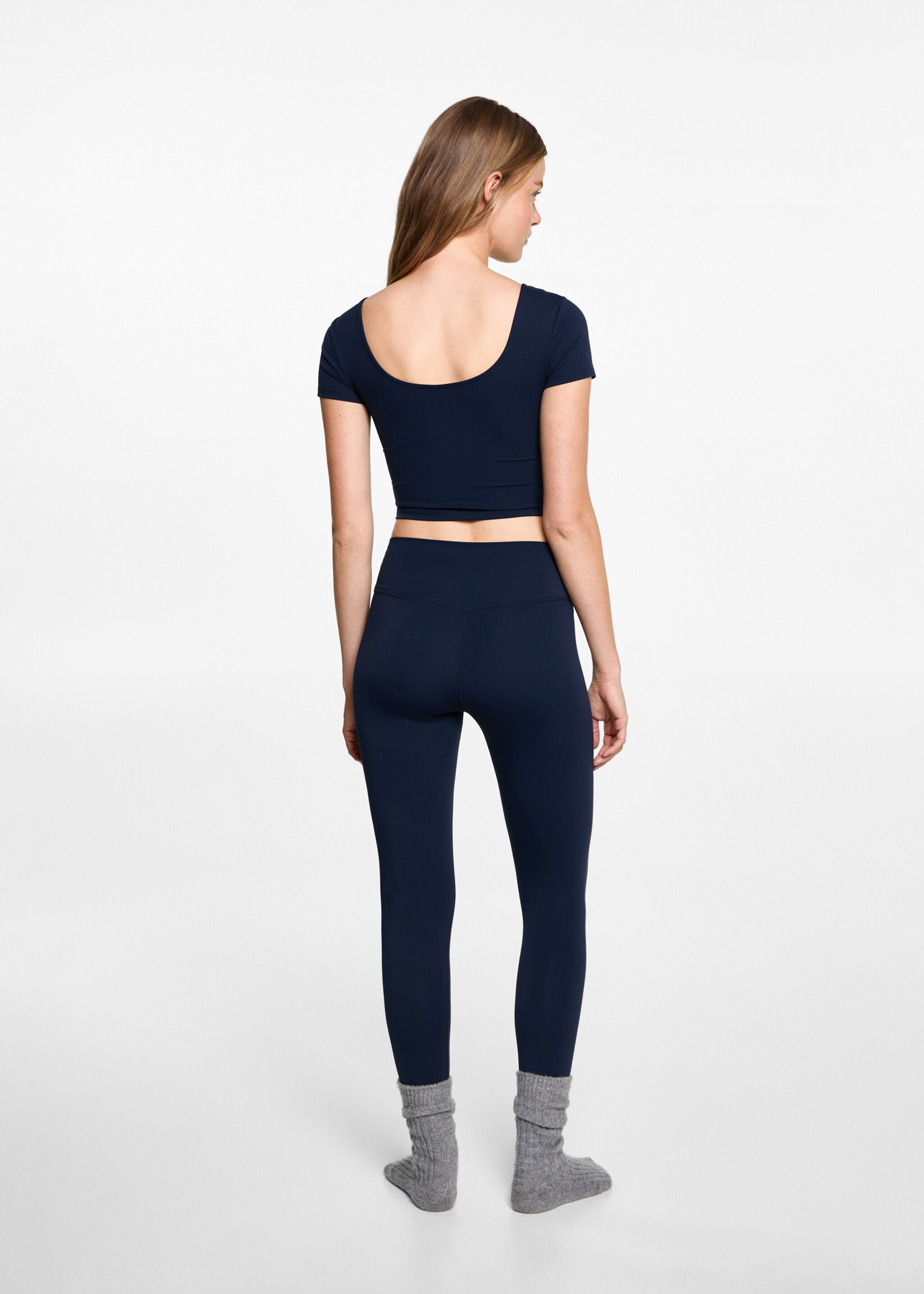 Sporty top - Reverse of the article