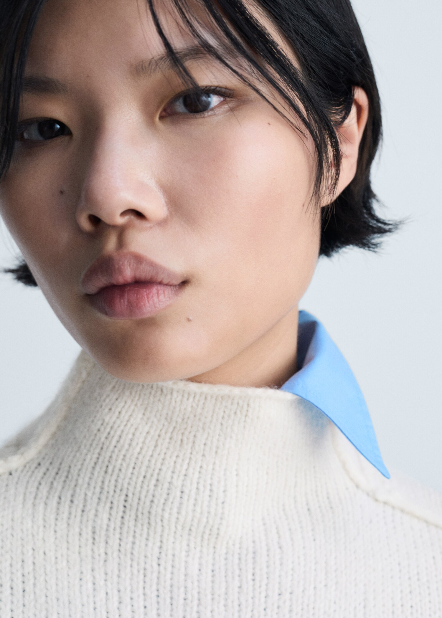 Perkins-neck sweater with seams - Details of the article 1