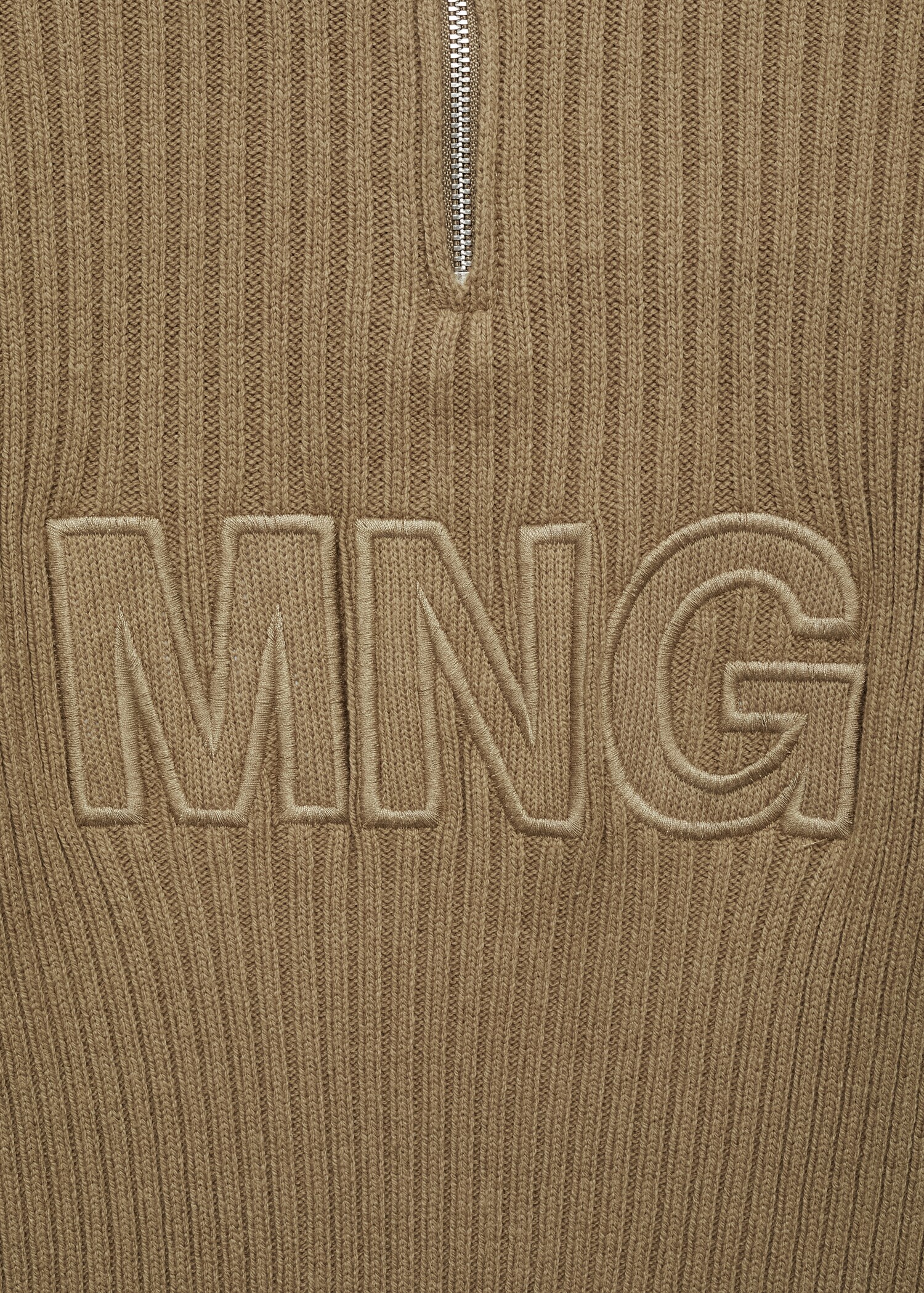 Tröja med perkinskrage och logotyp - Detaljer om artikeln 8