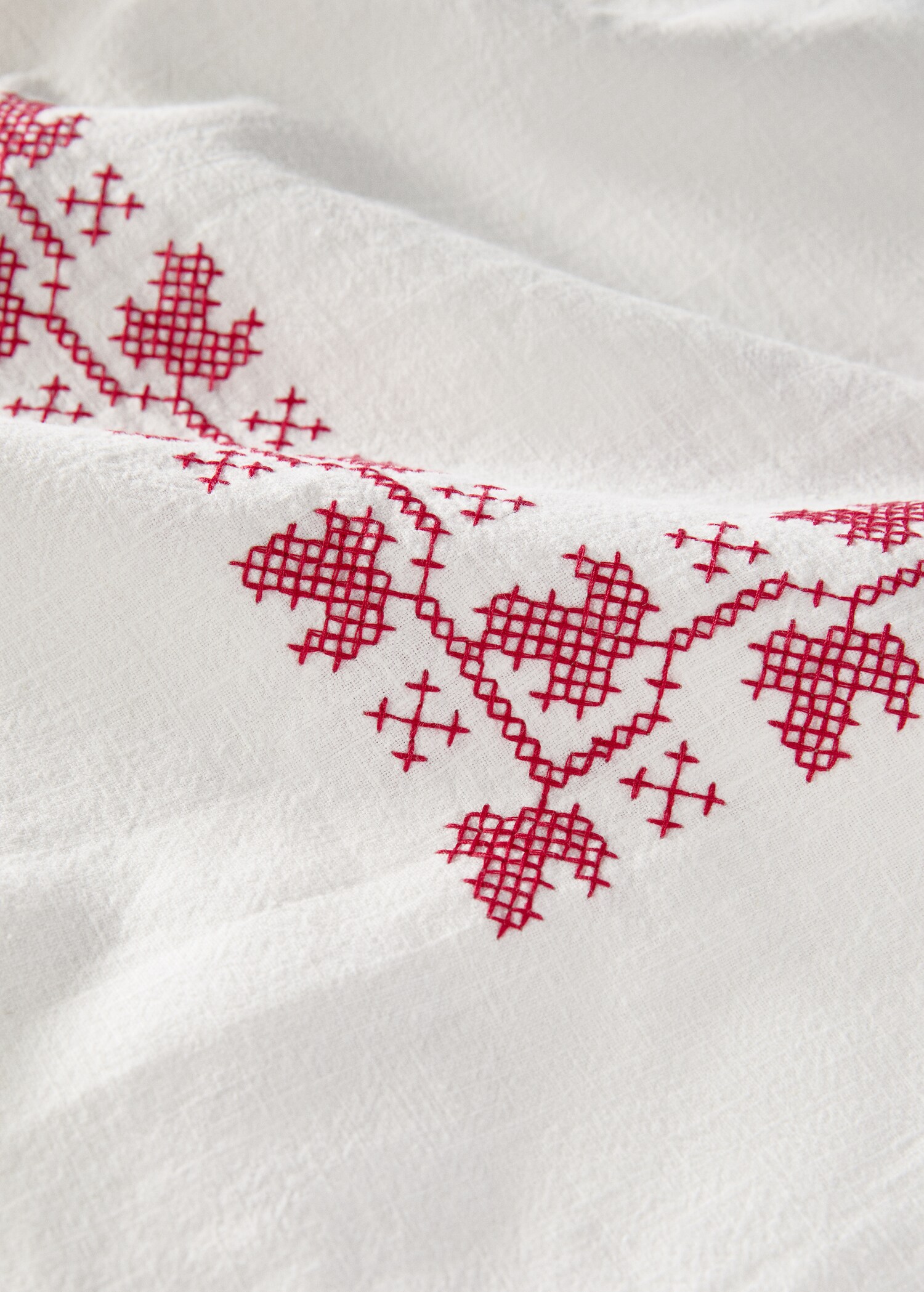 Tablecloth with embroidered detail 150x350 cm - Details of the article 1