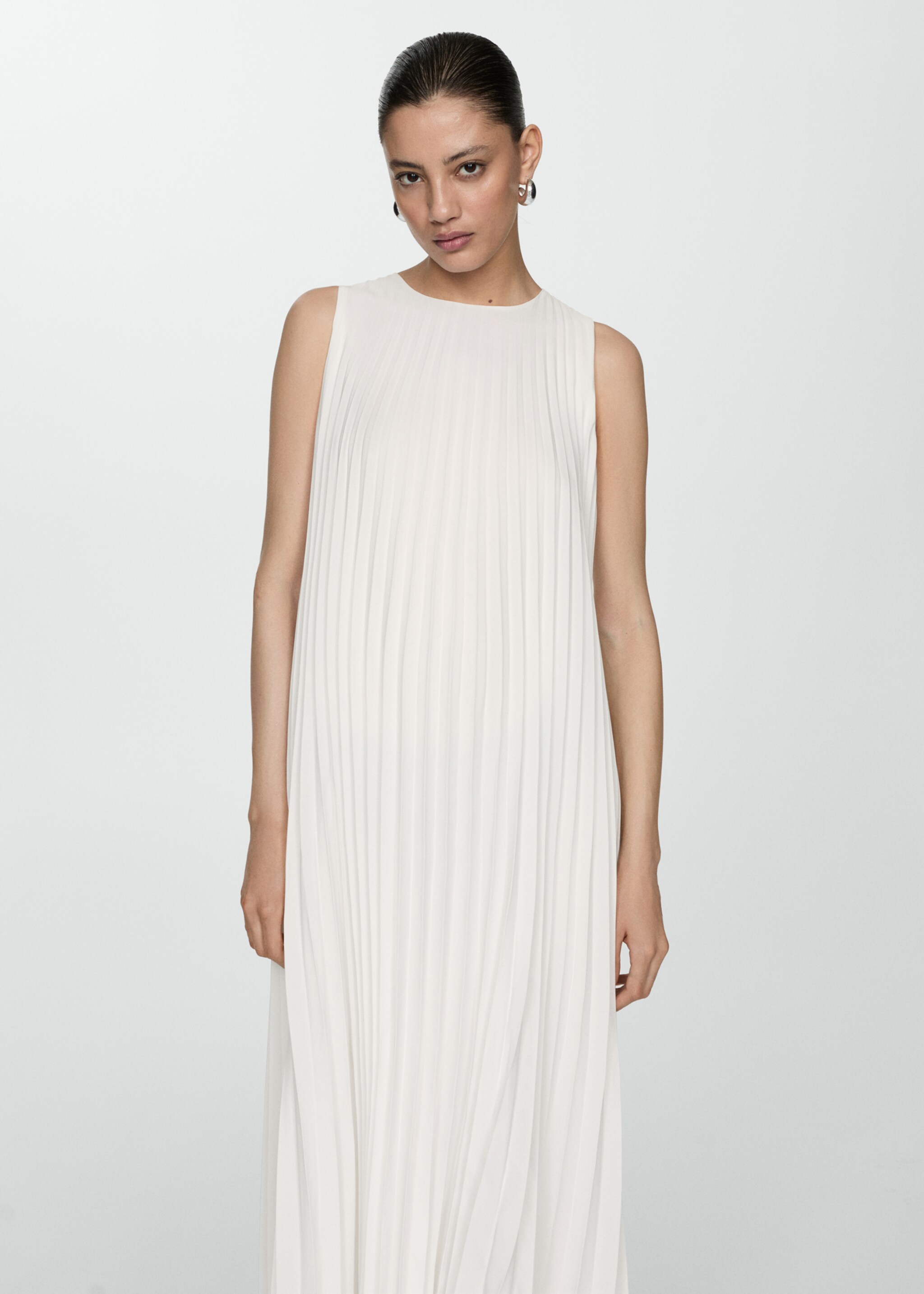 Vestido evasé plisado - Plano medio