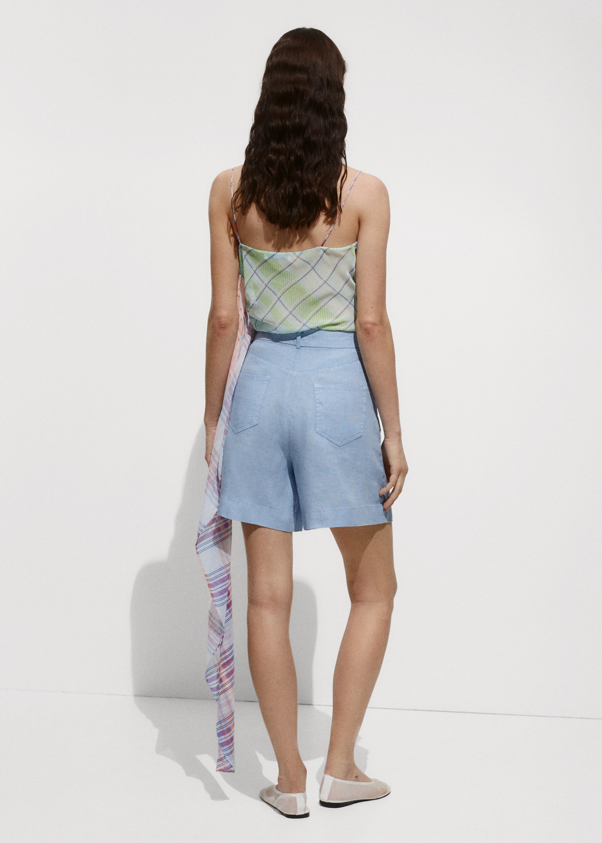 Straight-fit linen shorts - Reverse of the article