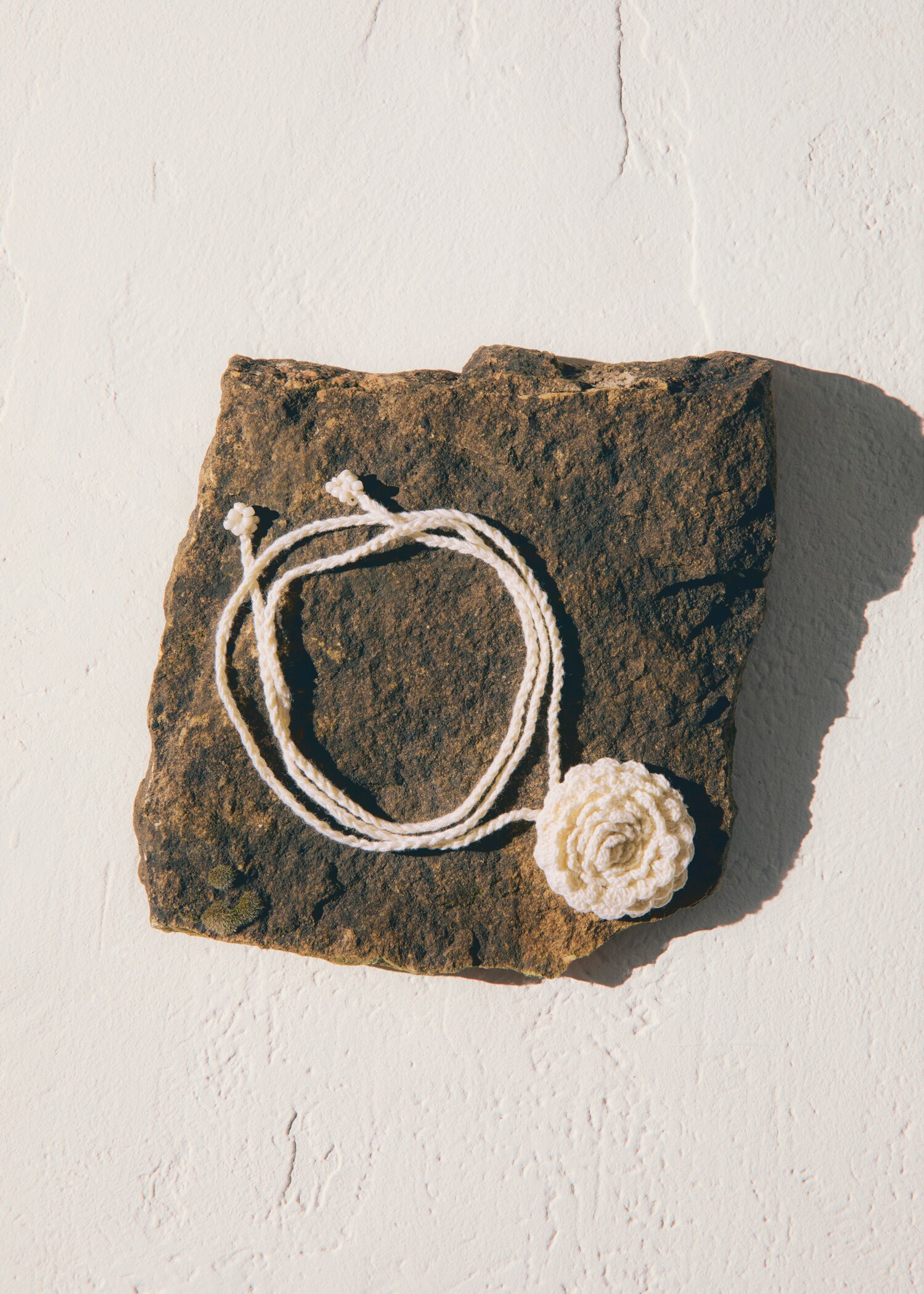 Flower choker necklace - Details of the article 6