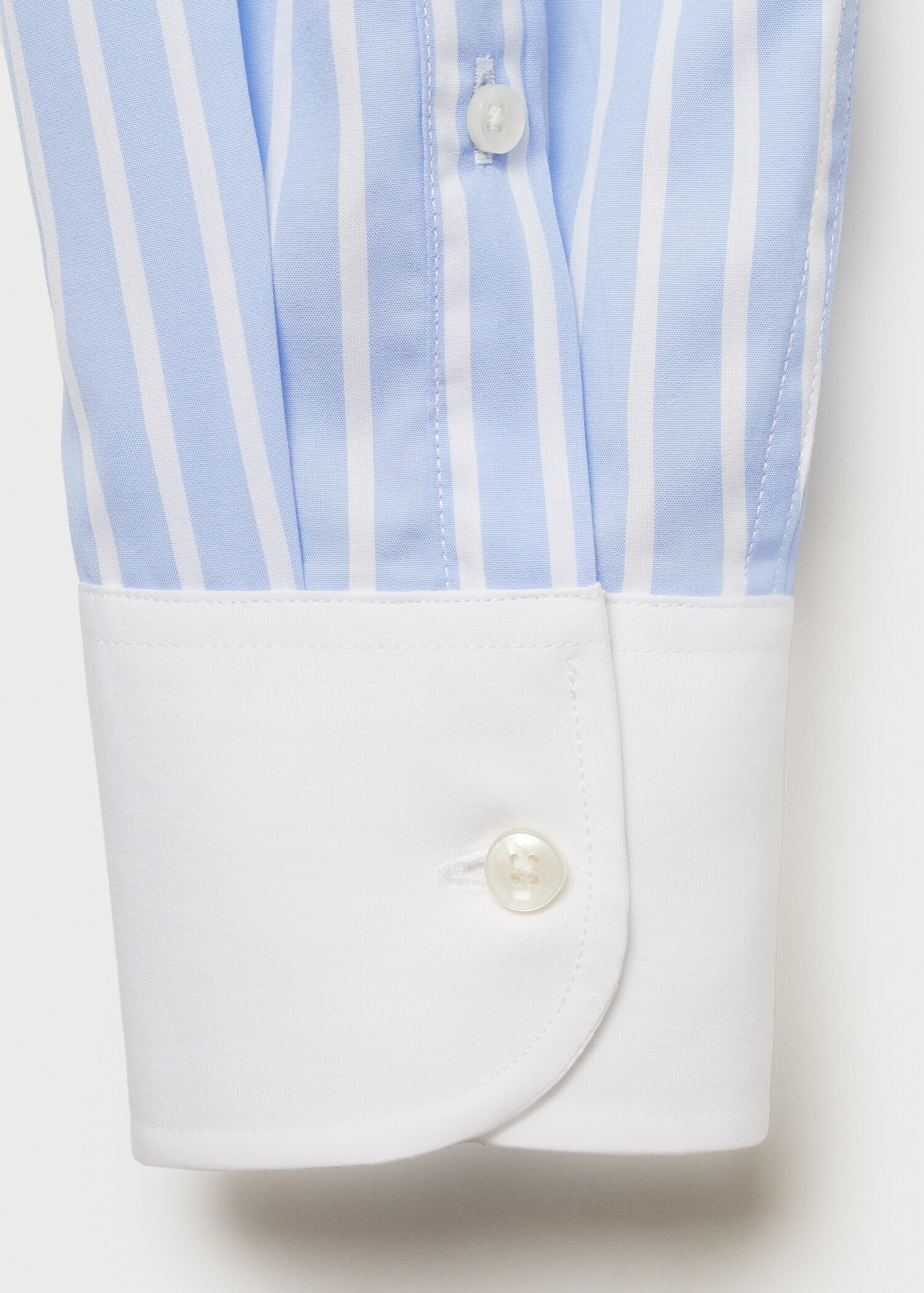Костюмная рубашка slim fit в полоску - Деталь изделия 0