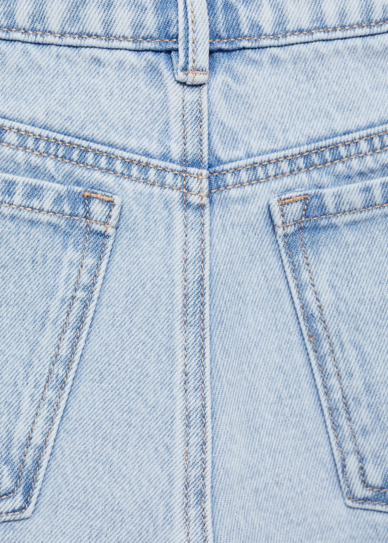 Denim shorts with frayed hem - Details of the article 0