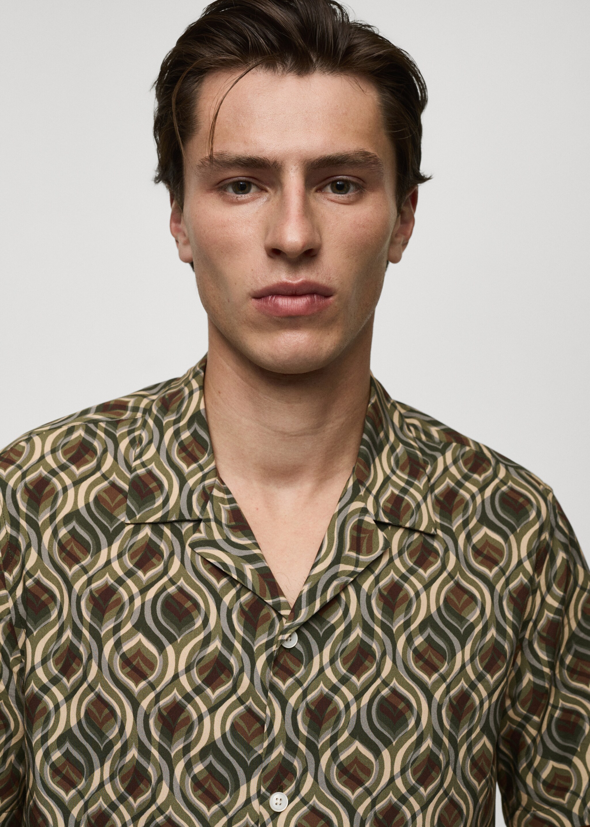 Printed fluid regular-fit shirt - Details of the article 1, Khaki. Ref: 77030623-00.