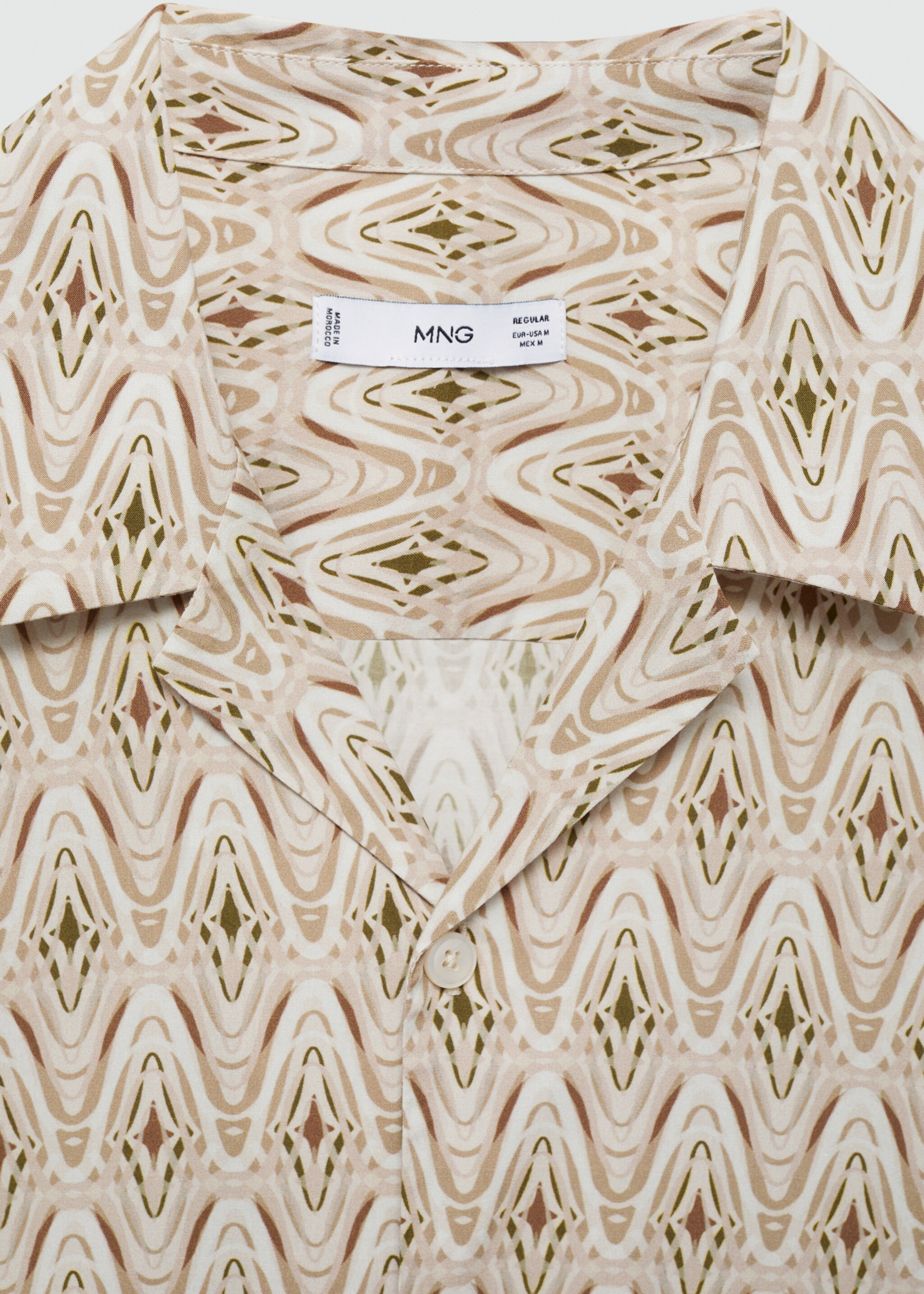 Printed flowing shirt with bowling collar - Details of the article 8