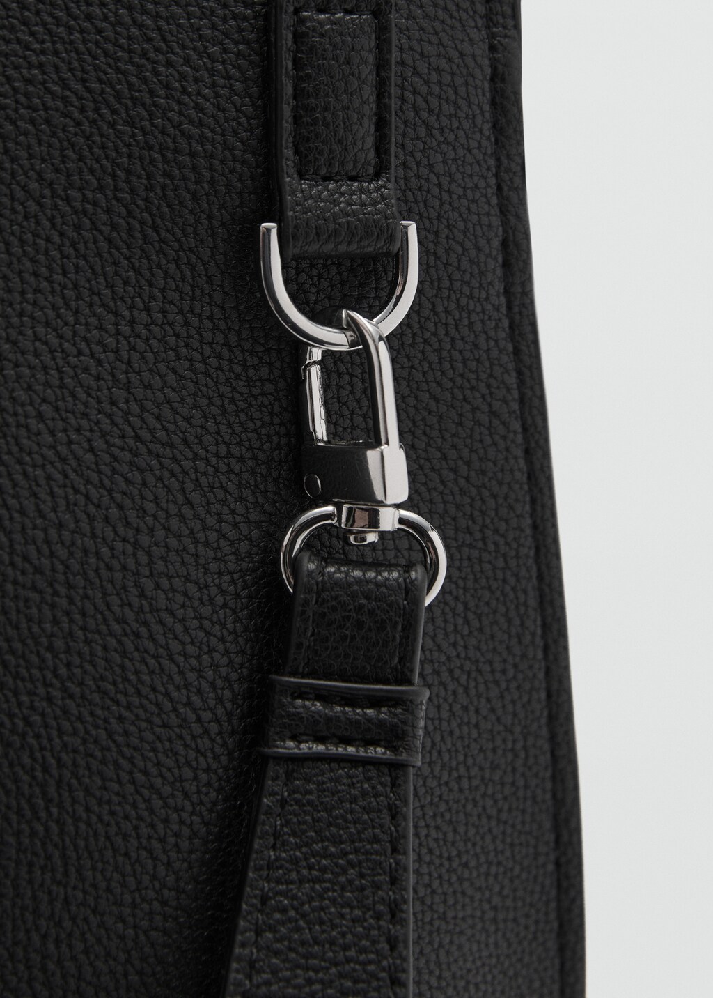 Bolso mano efecto piel Hombre MANGO Espana Peninsula y Baleares