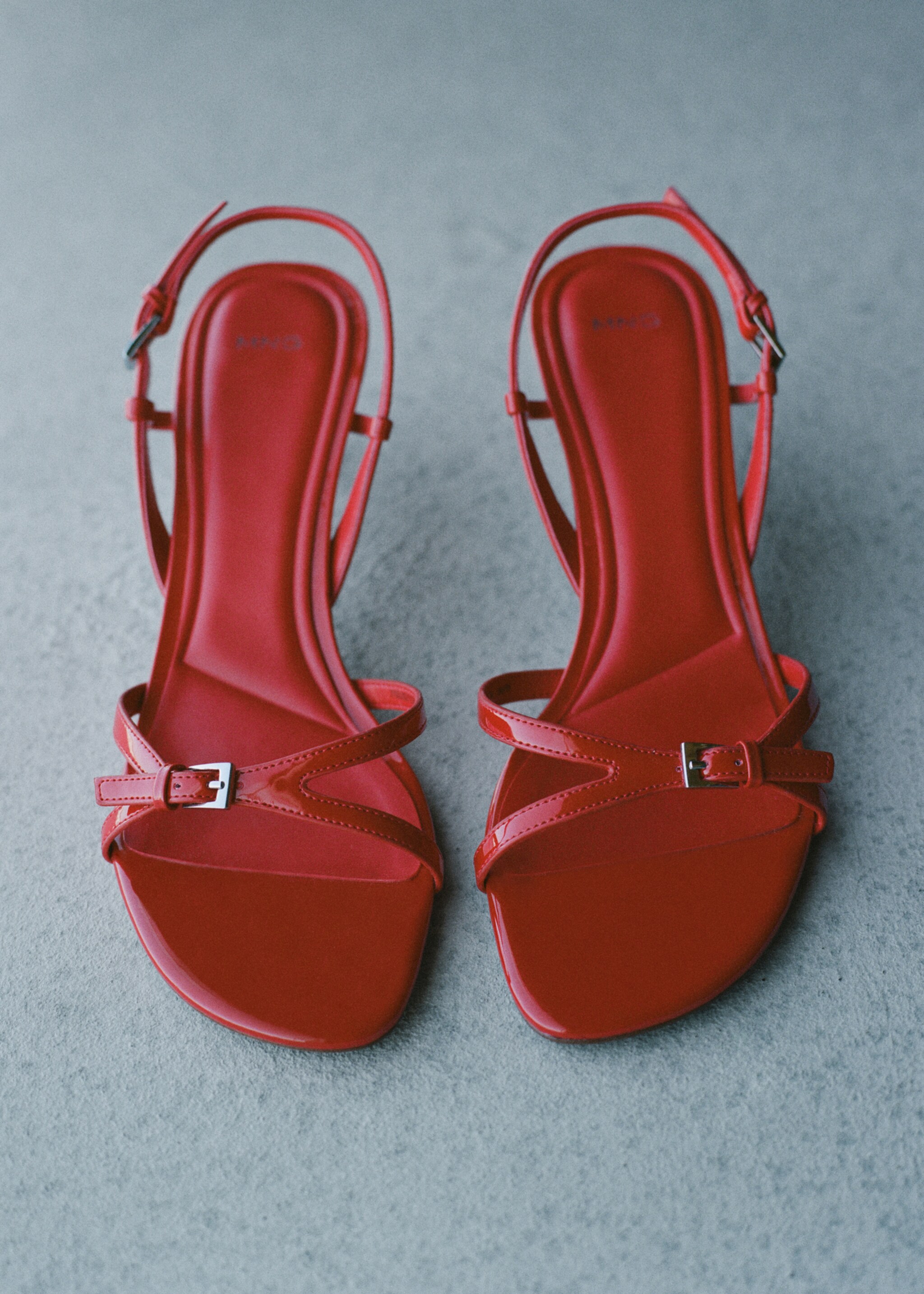 Heeled sandals with strap and buckle - Details of the article 9, Red. Ref: 77032927-00.