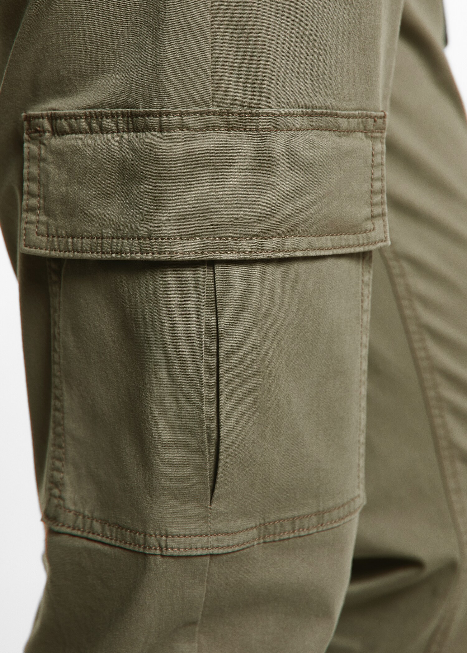 Cargo jogger trousers - Details of the article 2