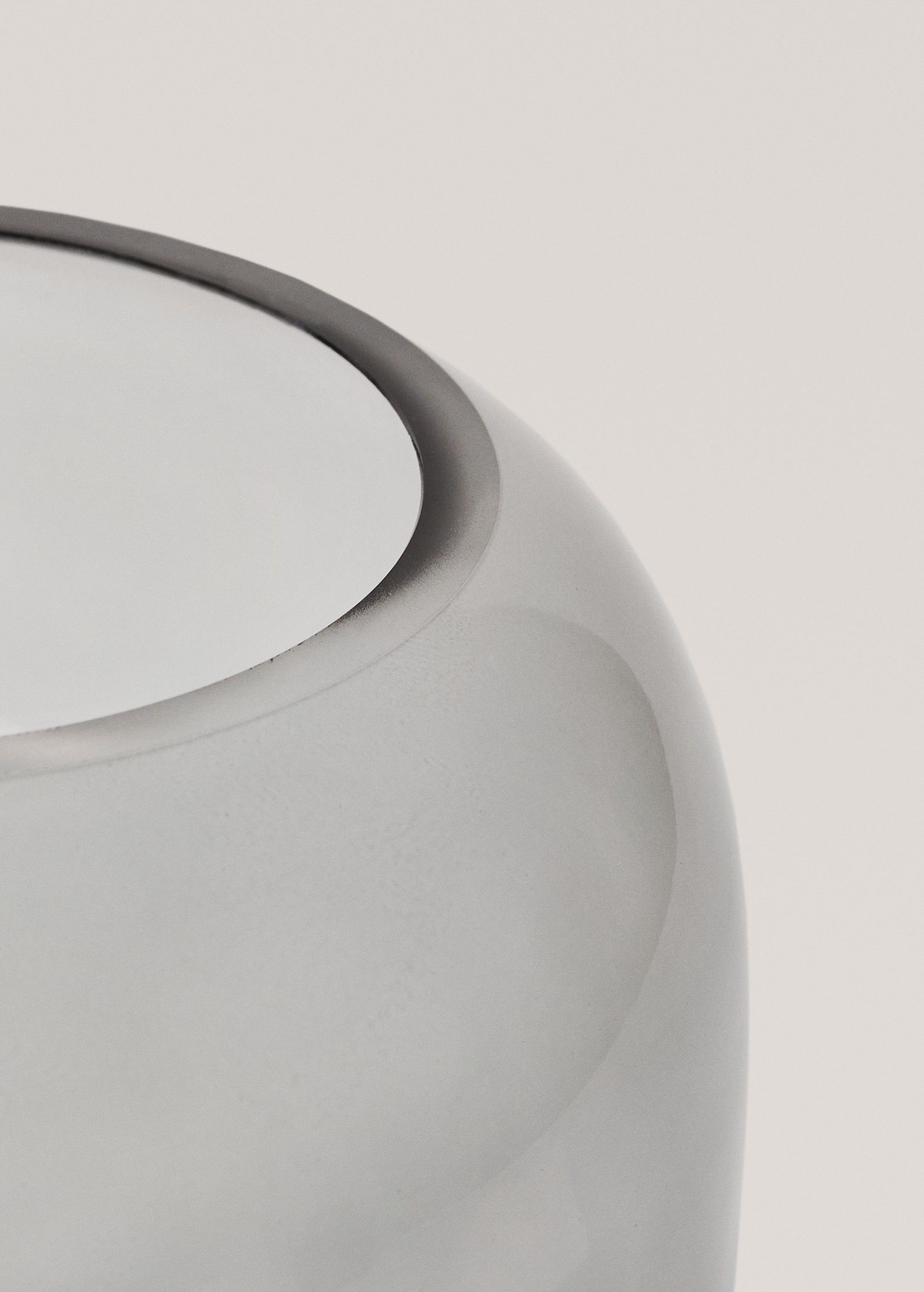 Grey glass vase 15.5x17.5cm - Details of the article 1
