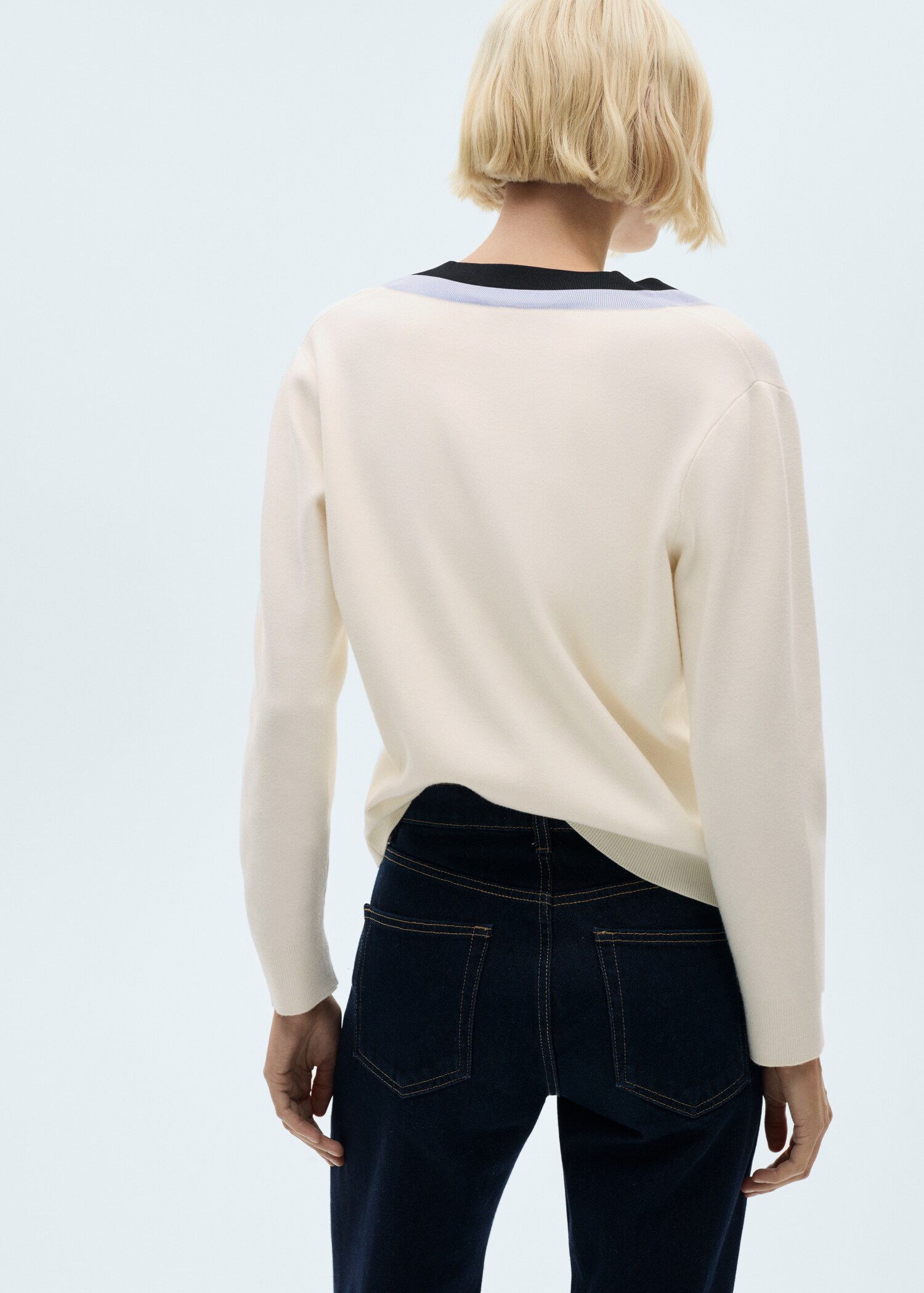 Striped sweater detail - Reverse of the article