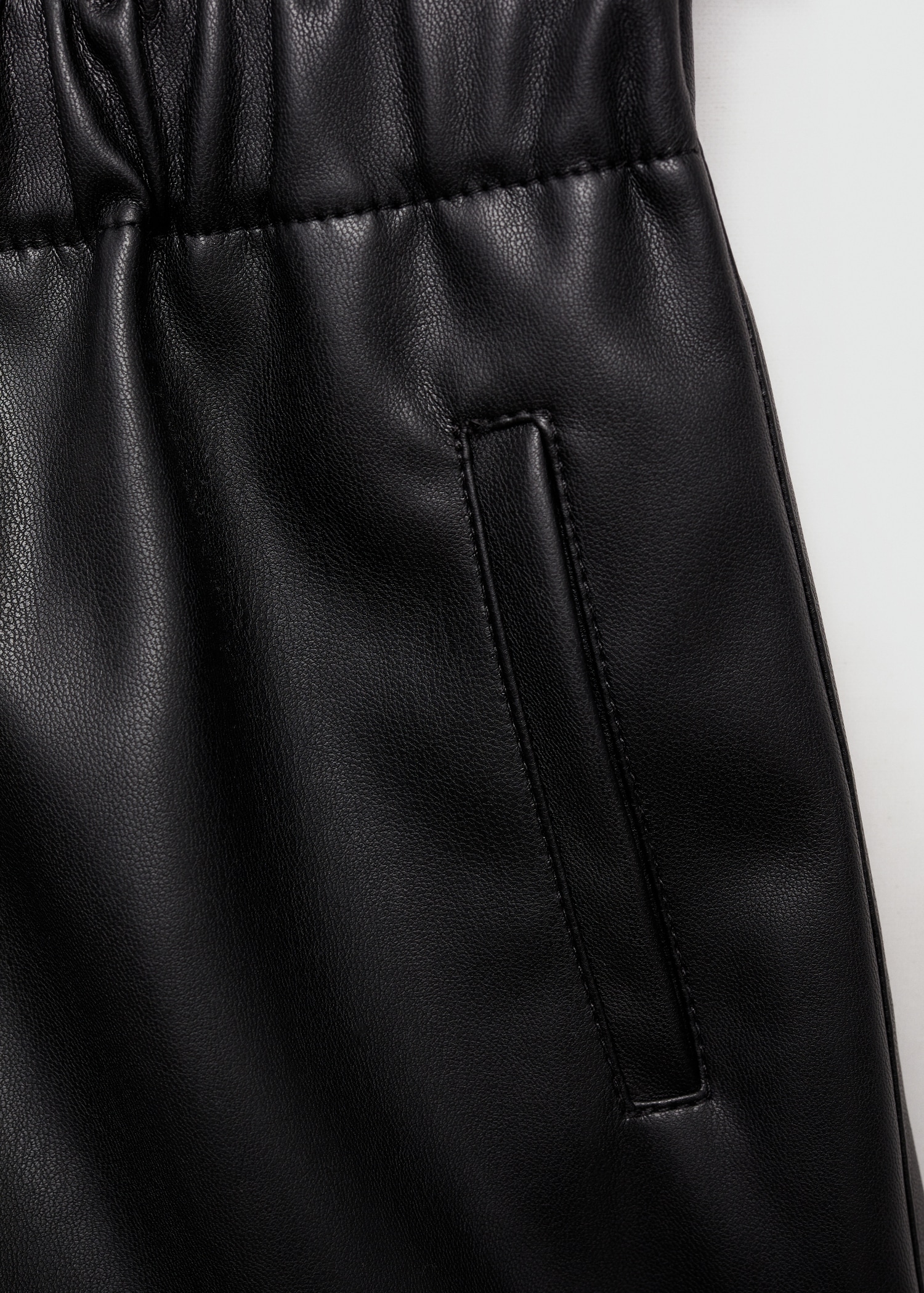 Leather-effect shorts - Details of the article 0