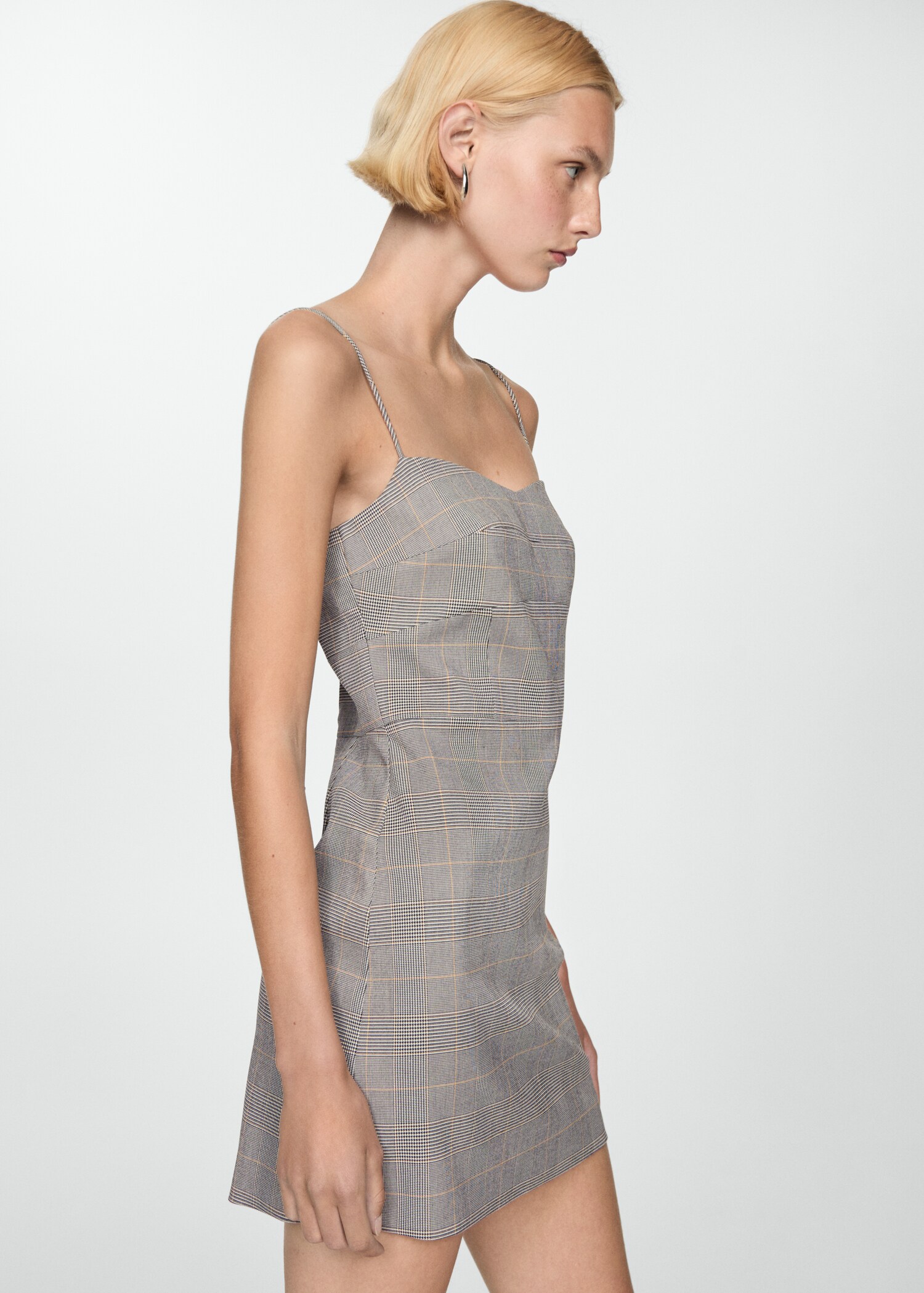 Vestido cuadros corto - Plano medio