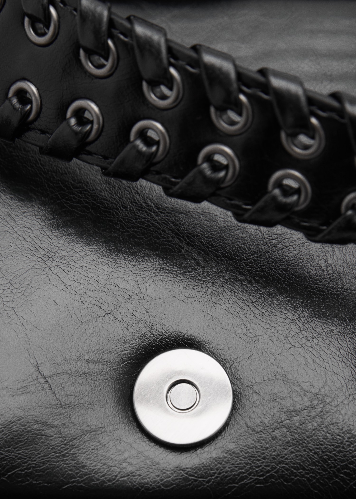 Shoulder bag with buckle - Details of the article 2