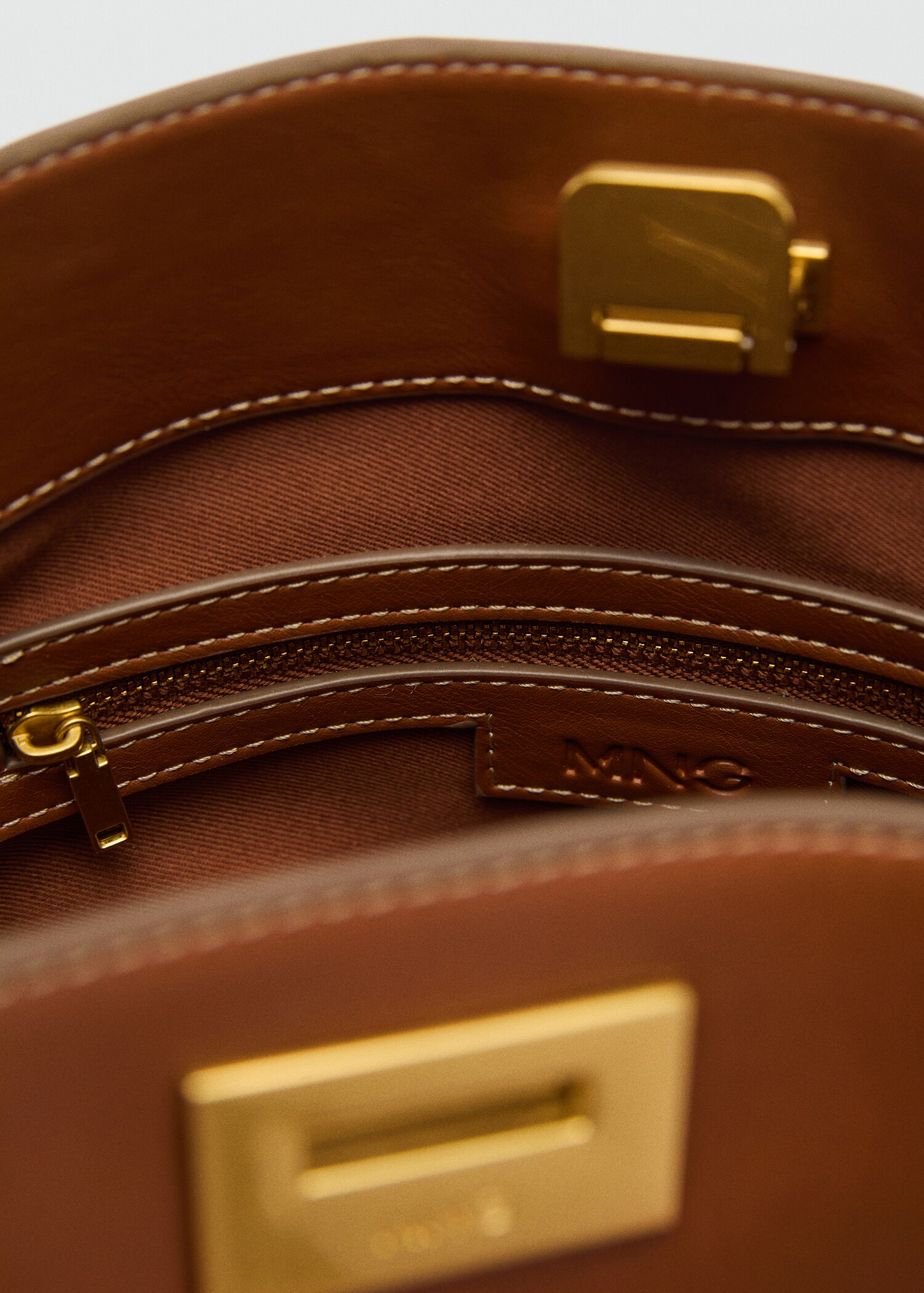 Shopper-Tasche mit Metalldetails - Detail des Artikels 4