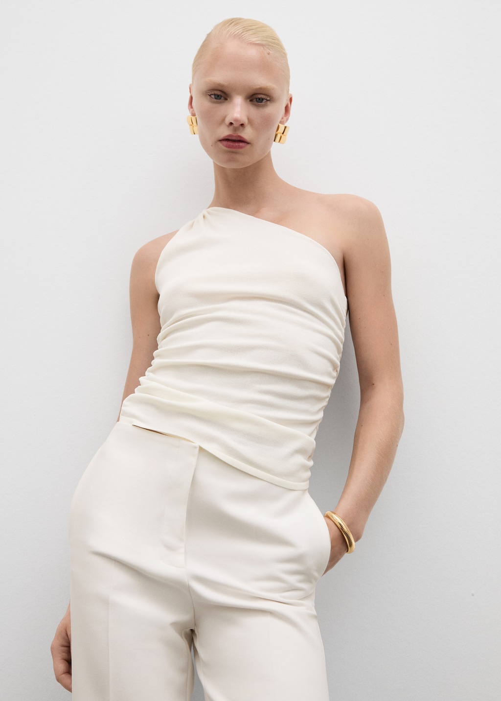 Top met asymmetrisch dessin Dames MANGO Nederland