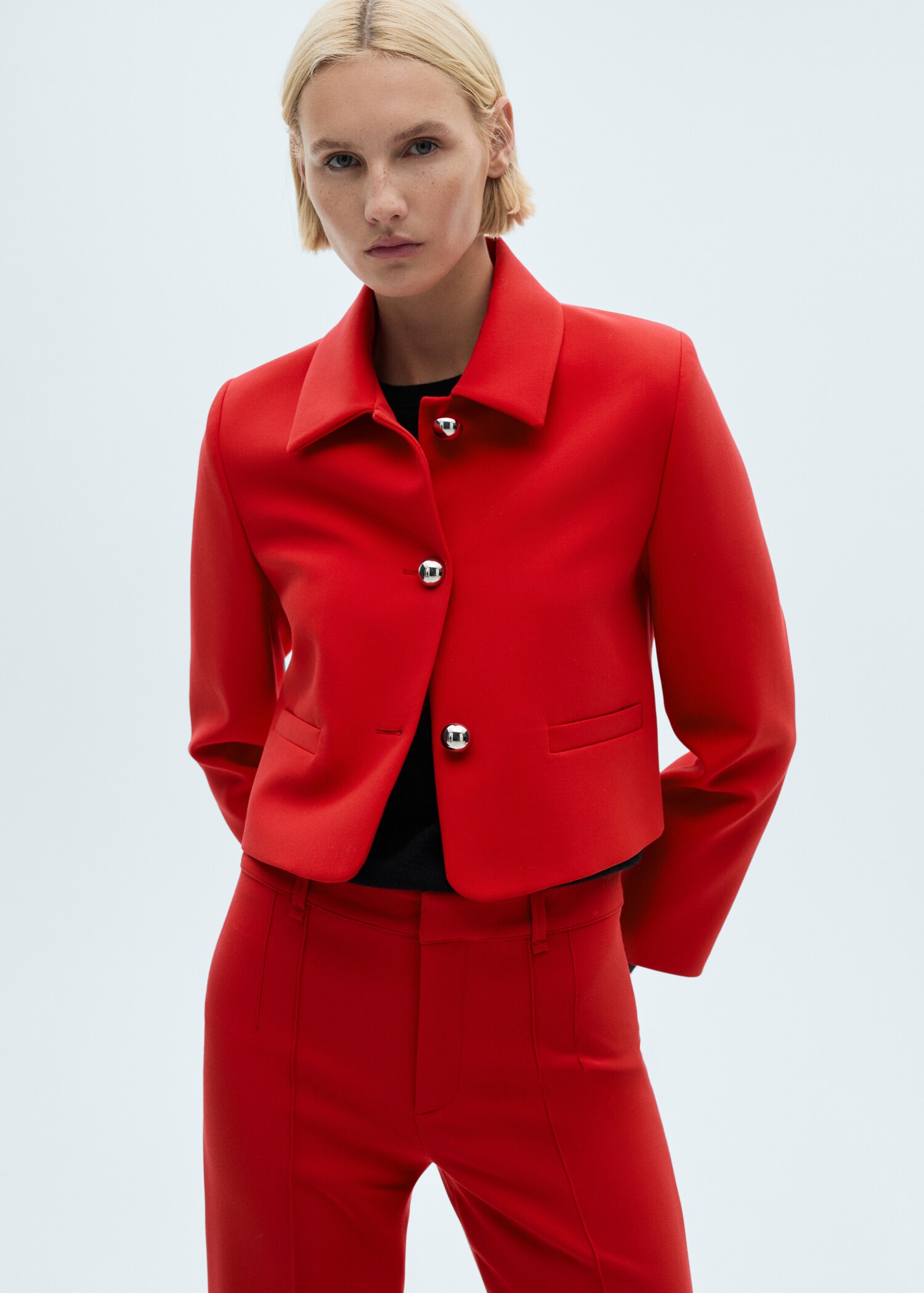 Chaqueta crop botones - Plano medio
