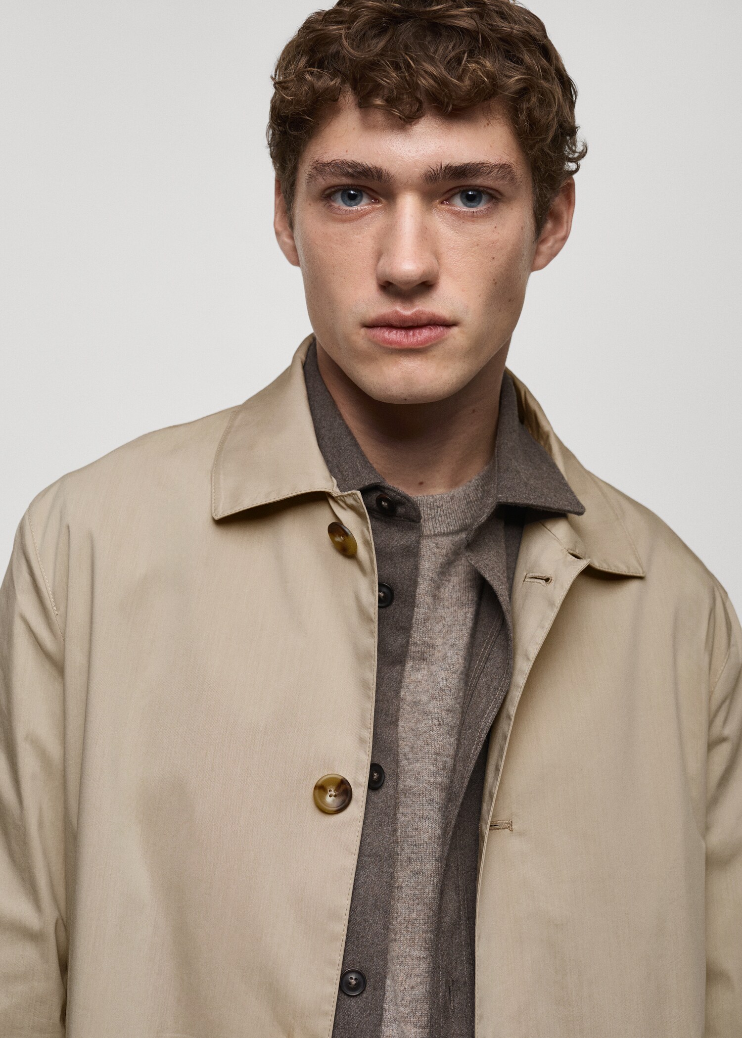 Classic water-repellent trench coat - Details of the article 1