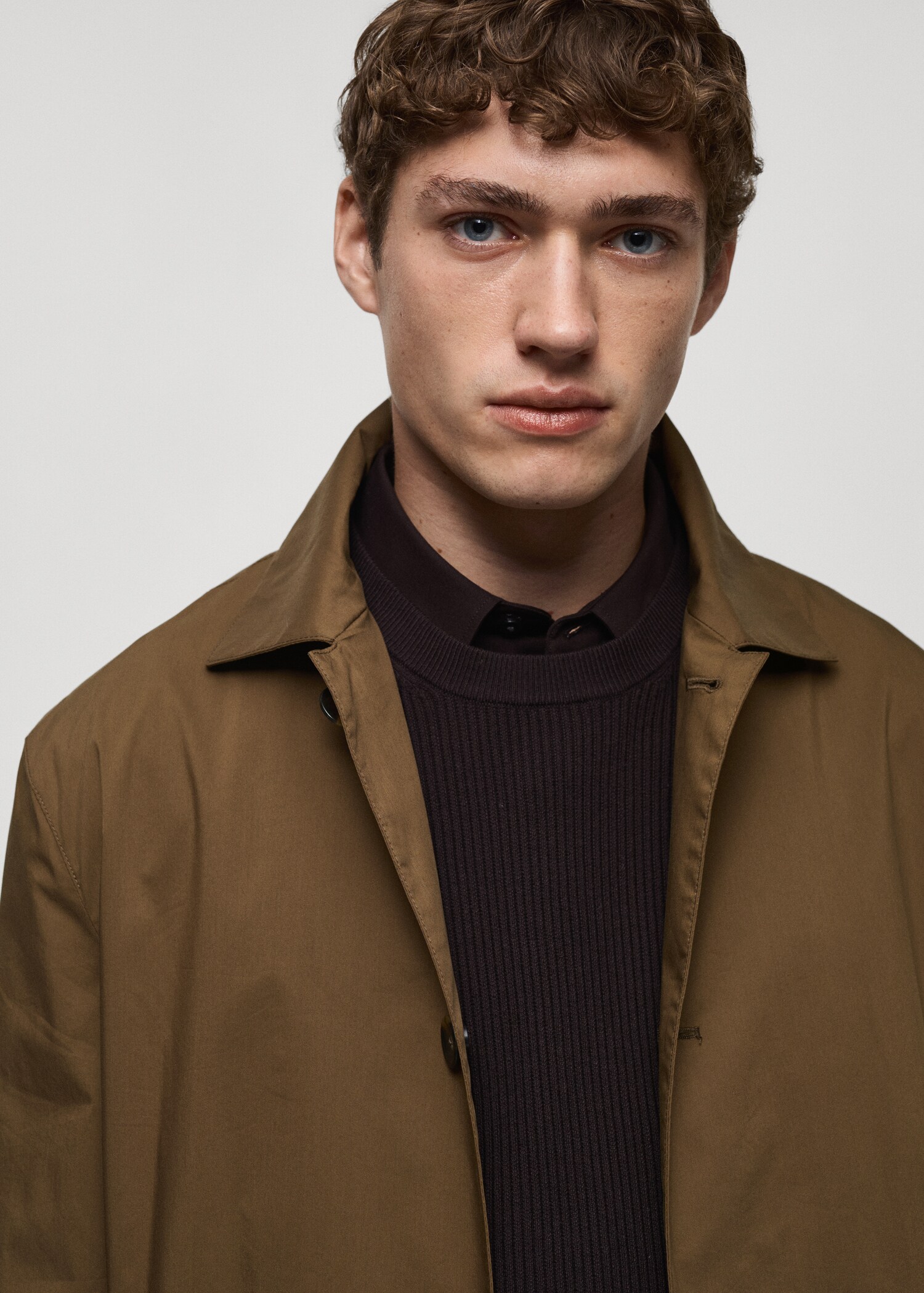 Classic water-repellent trench coat - Details of the article 1