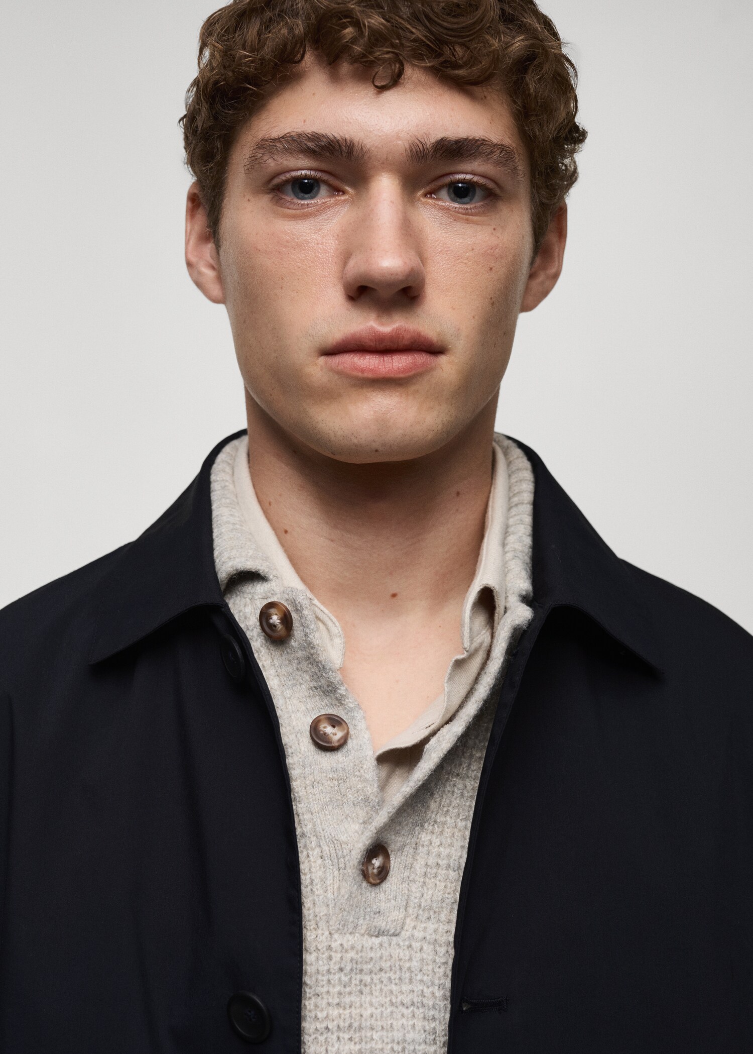 Classic water-repellent trench coat - Details of the article 1